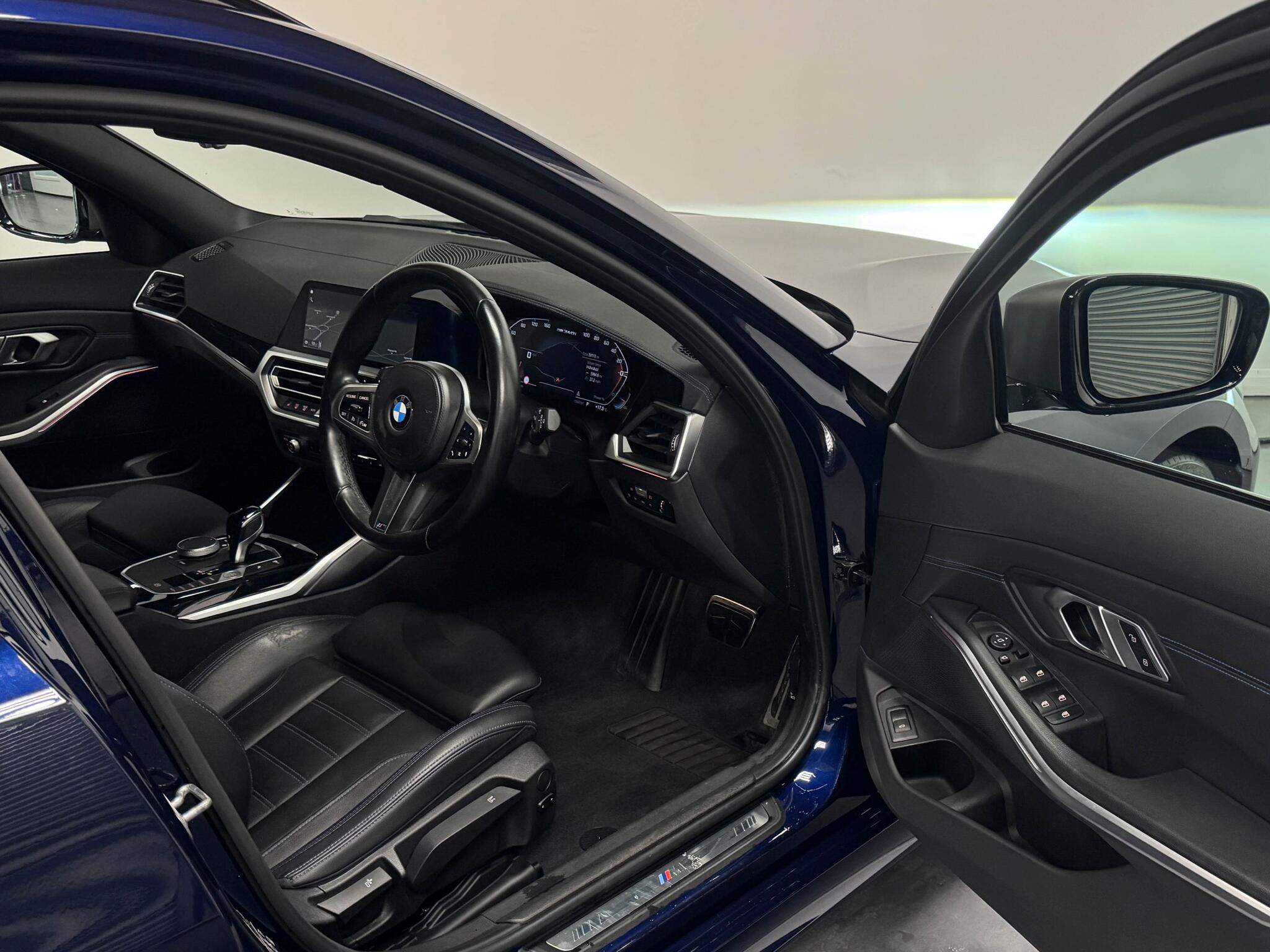 BMW 3 Series view 35