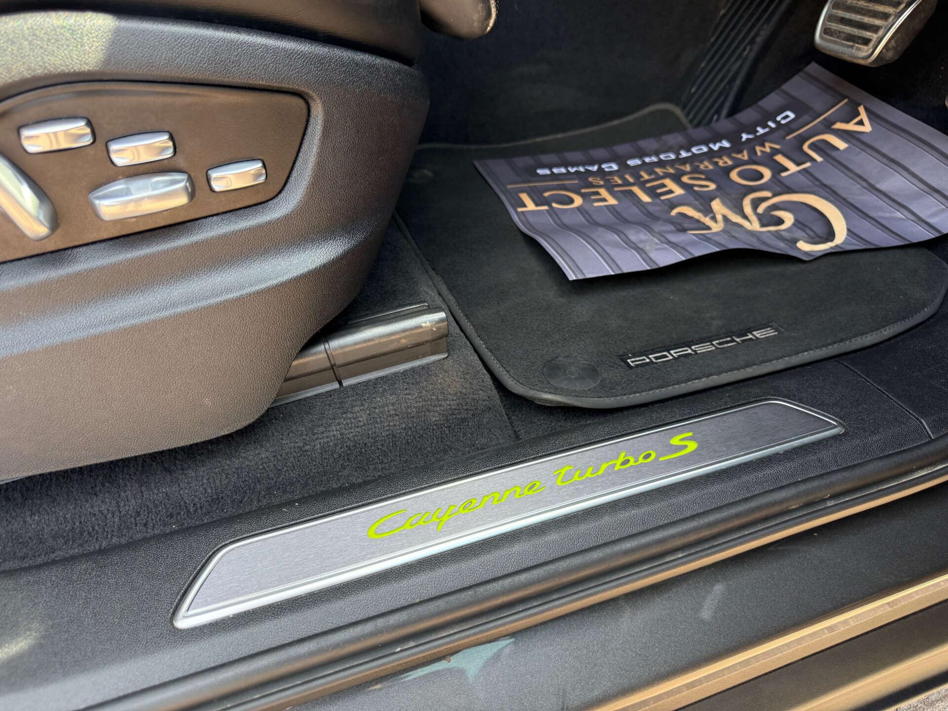 Porsche Cayenne view 39