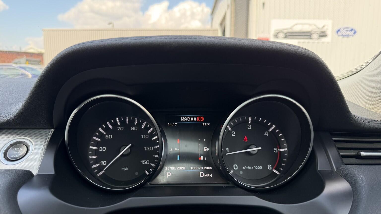 Land Rover Range Rover Evoque view 28