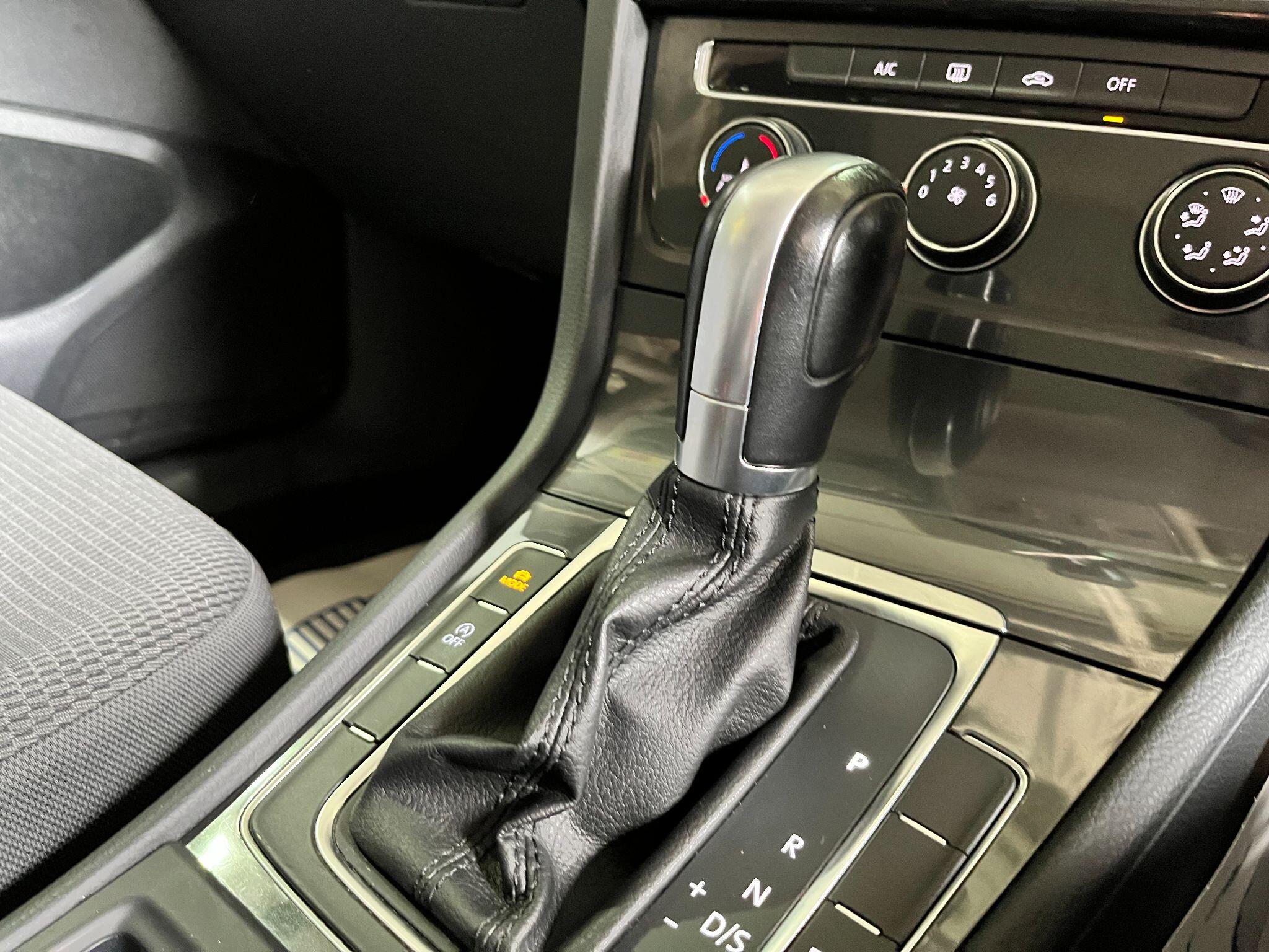 Volkswagen Golf view 19