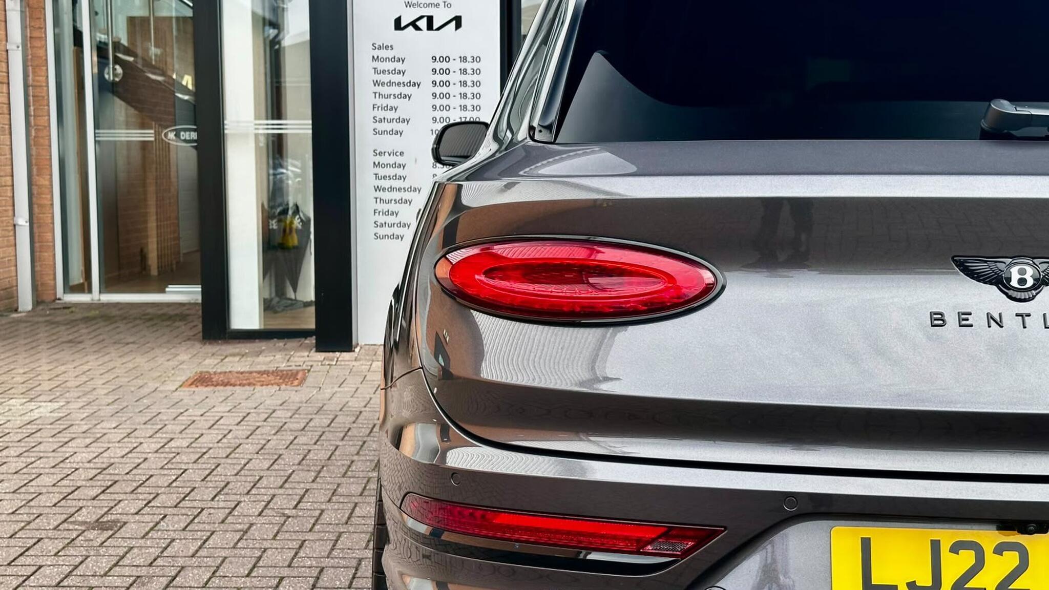 Bentley Bentayga view 23