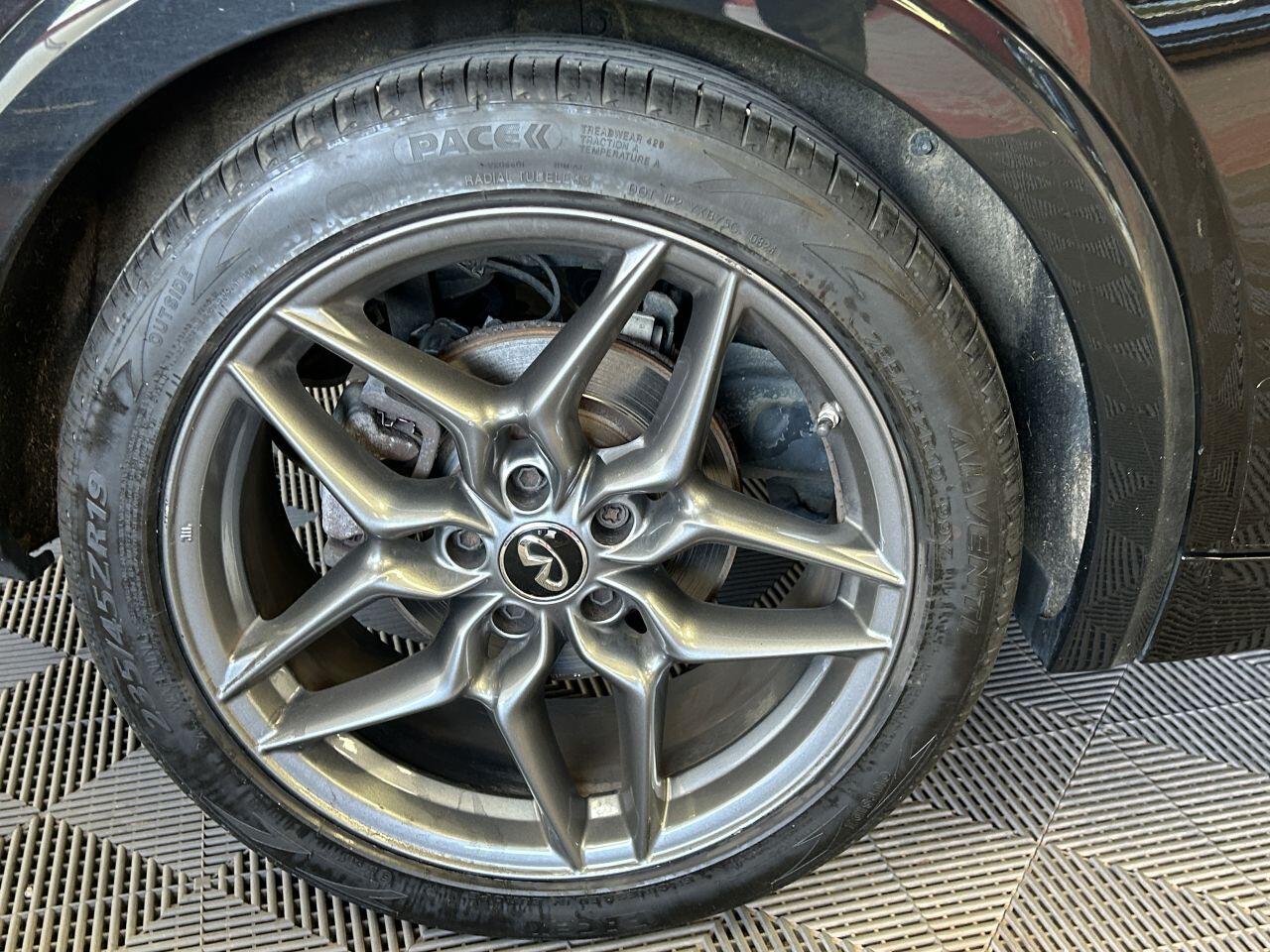 Infiniti Q30 view 14