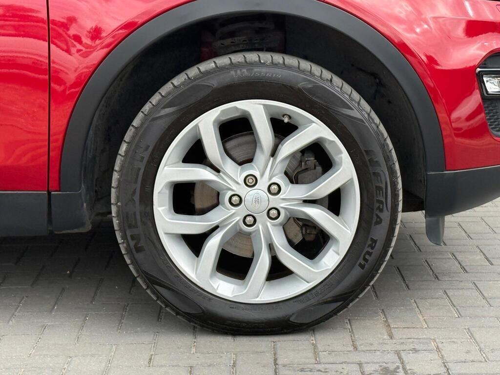 Land Rover Discovery Sport view 13