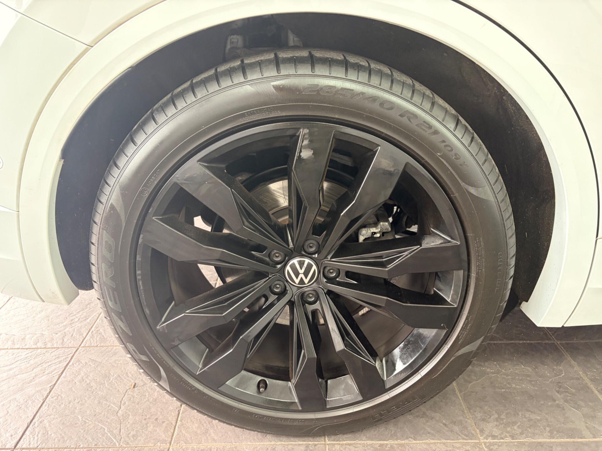 Volkswagen Touareg view 20