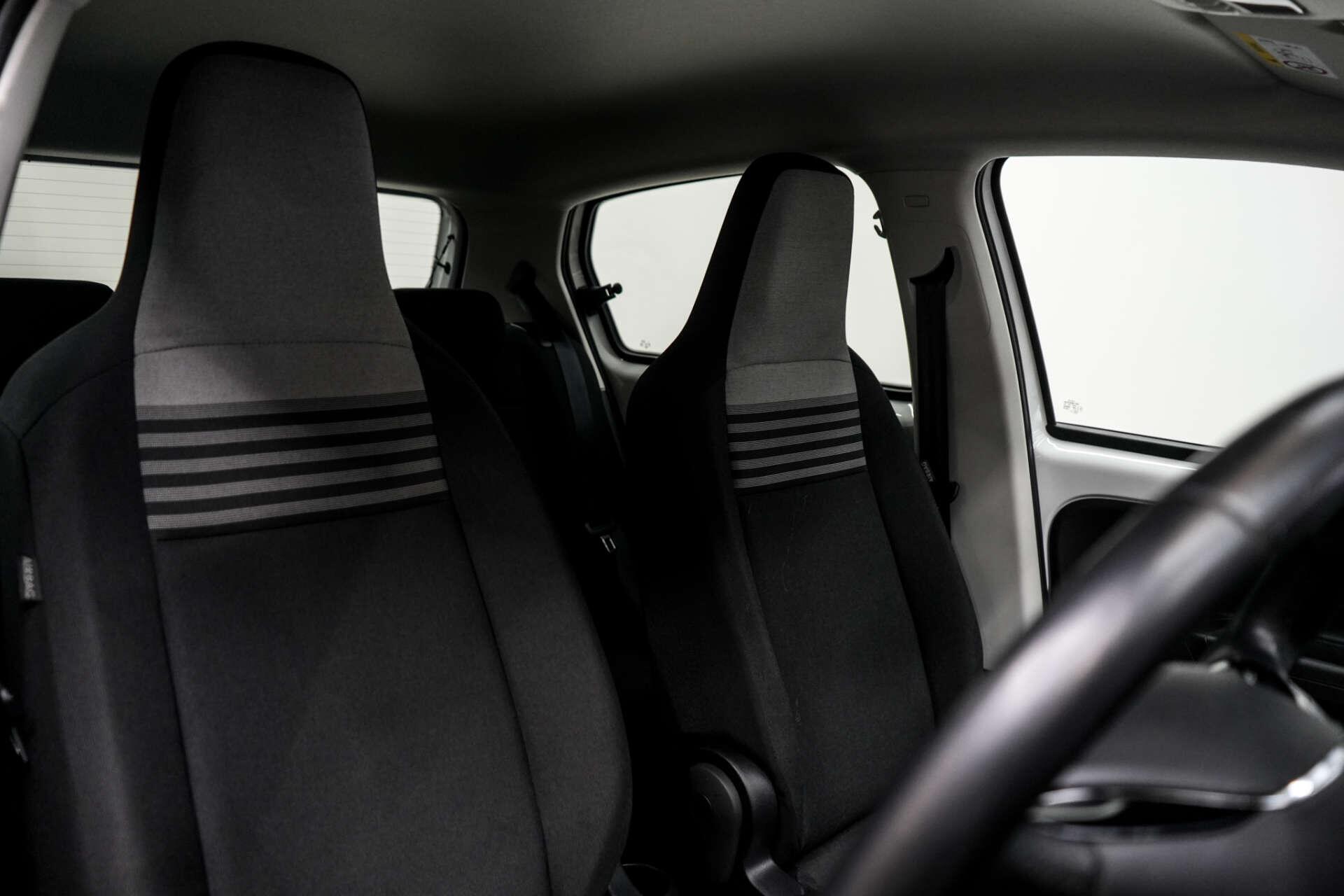 Volkswagen Up! view 12
