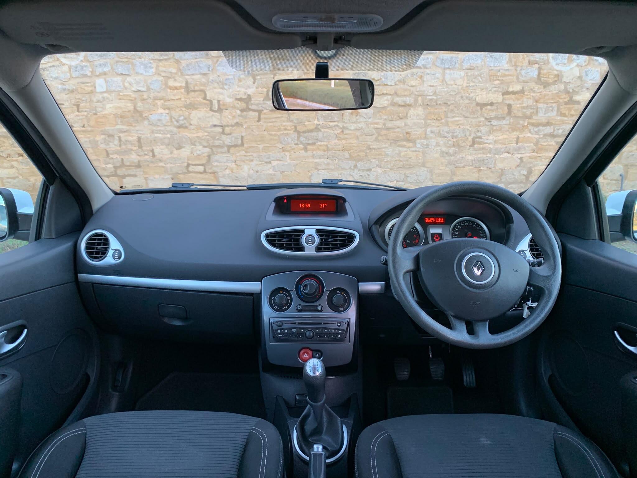Renault Clio - Image 31