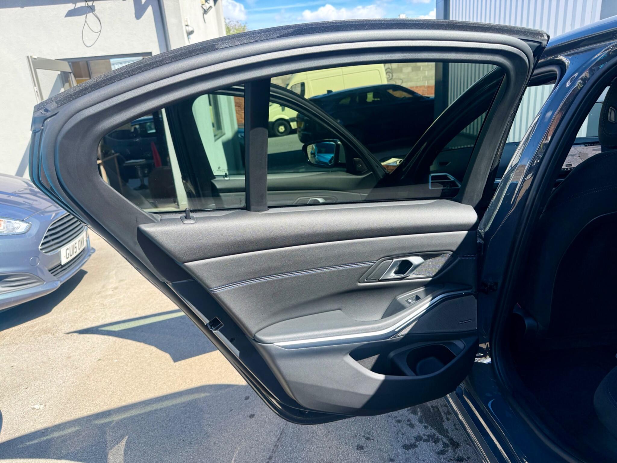 BMW 3 Series view 18
