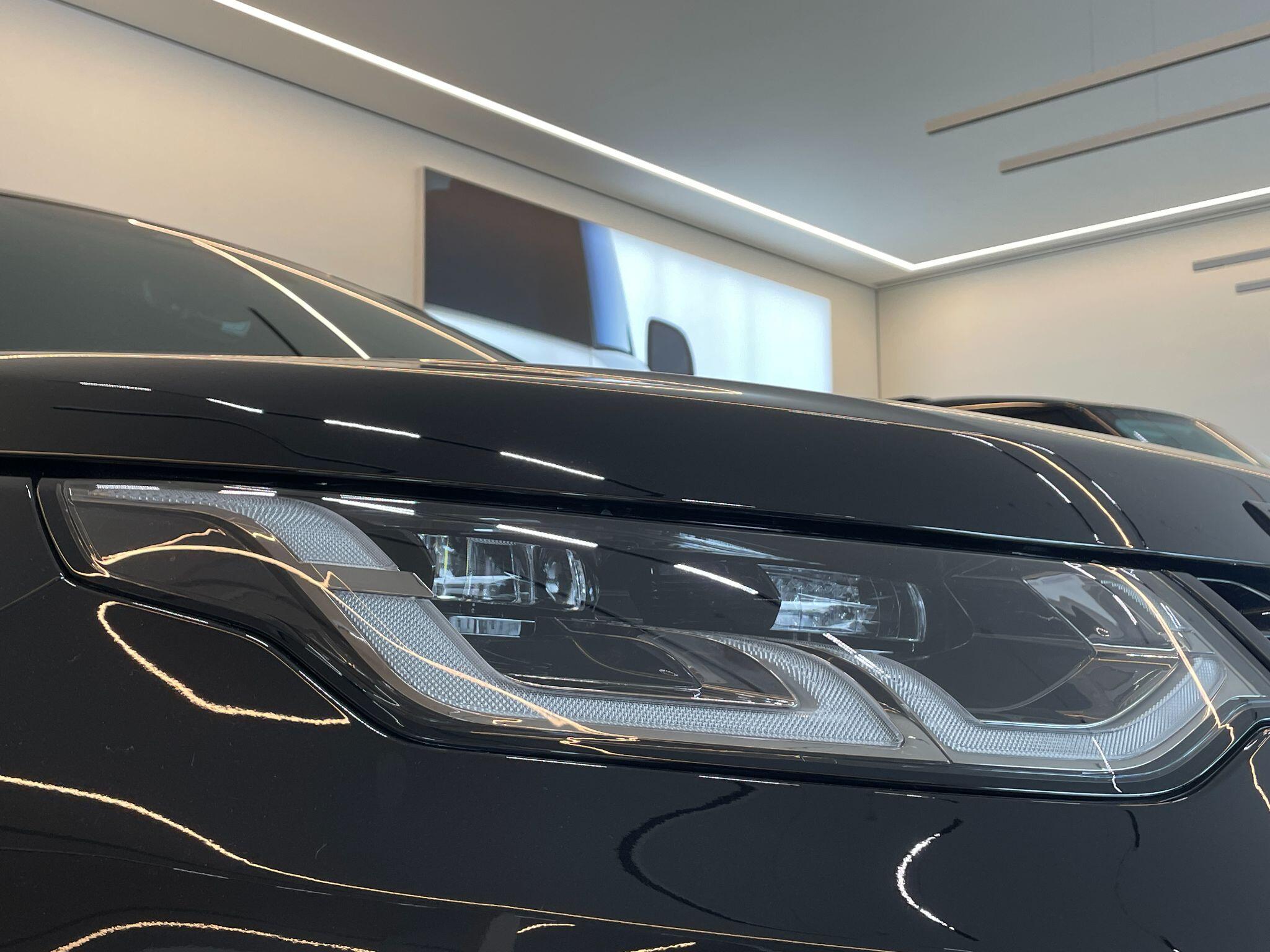 Land Rover Discovery Sport view 10