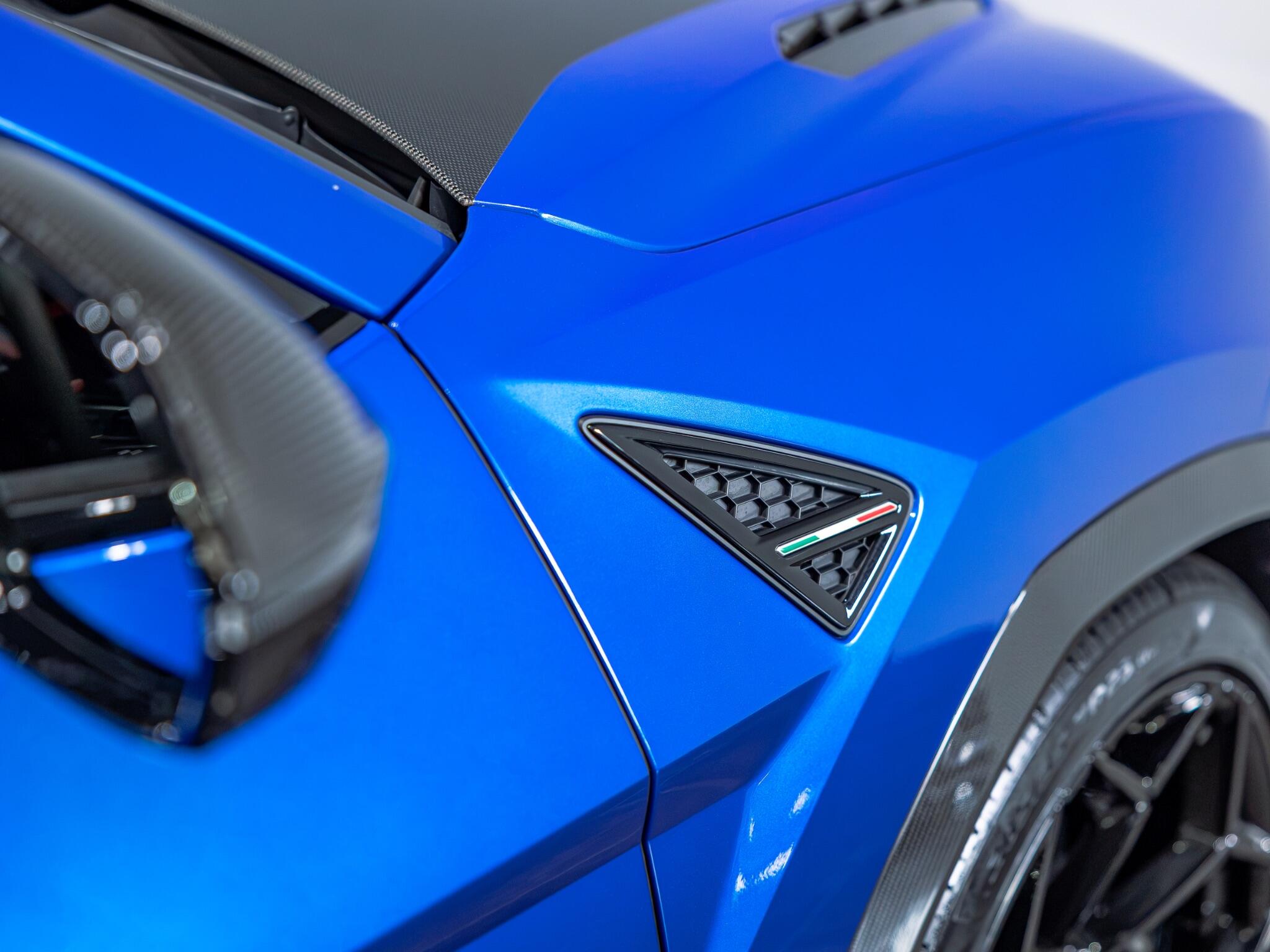 Lamborghini Urus view 17