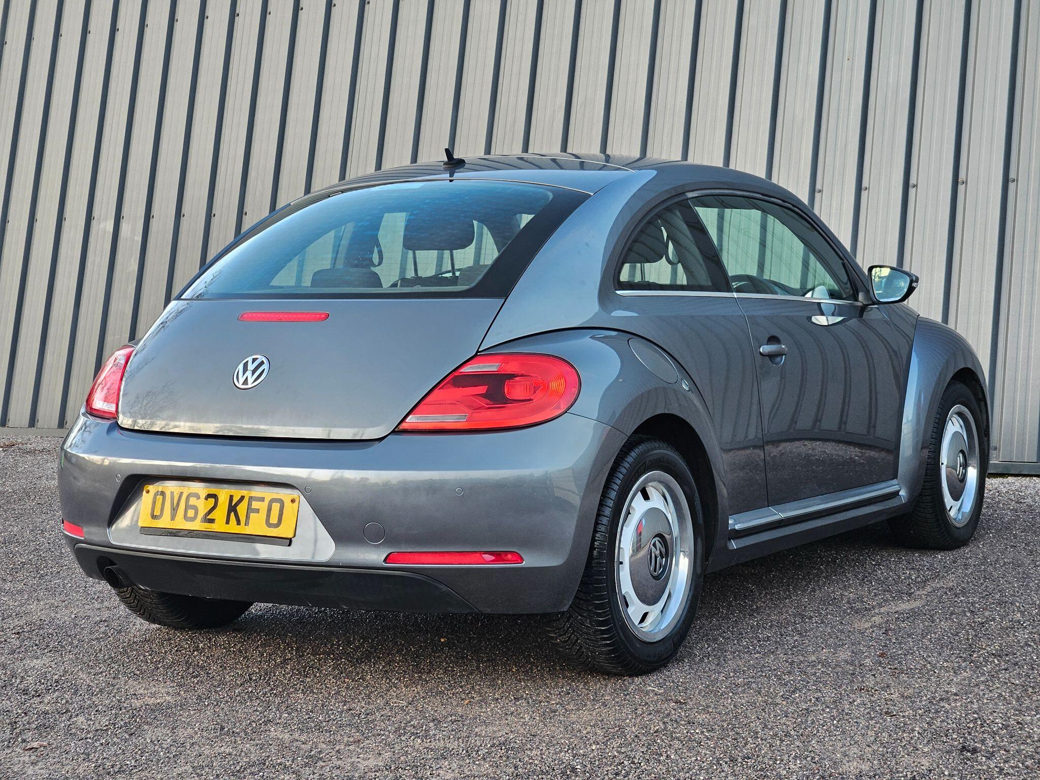 2012 Volkswagen Beetle image 12