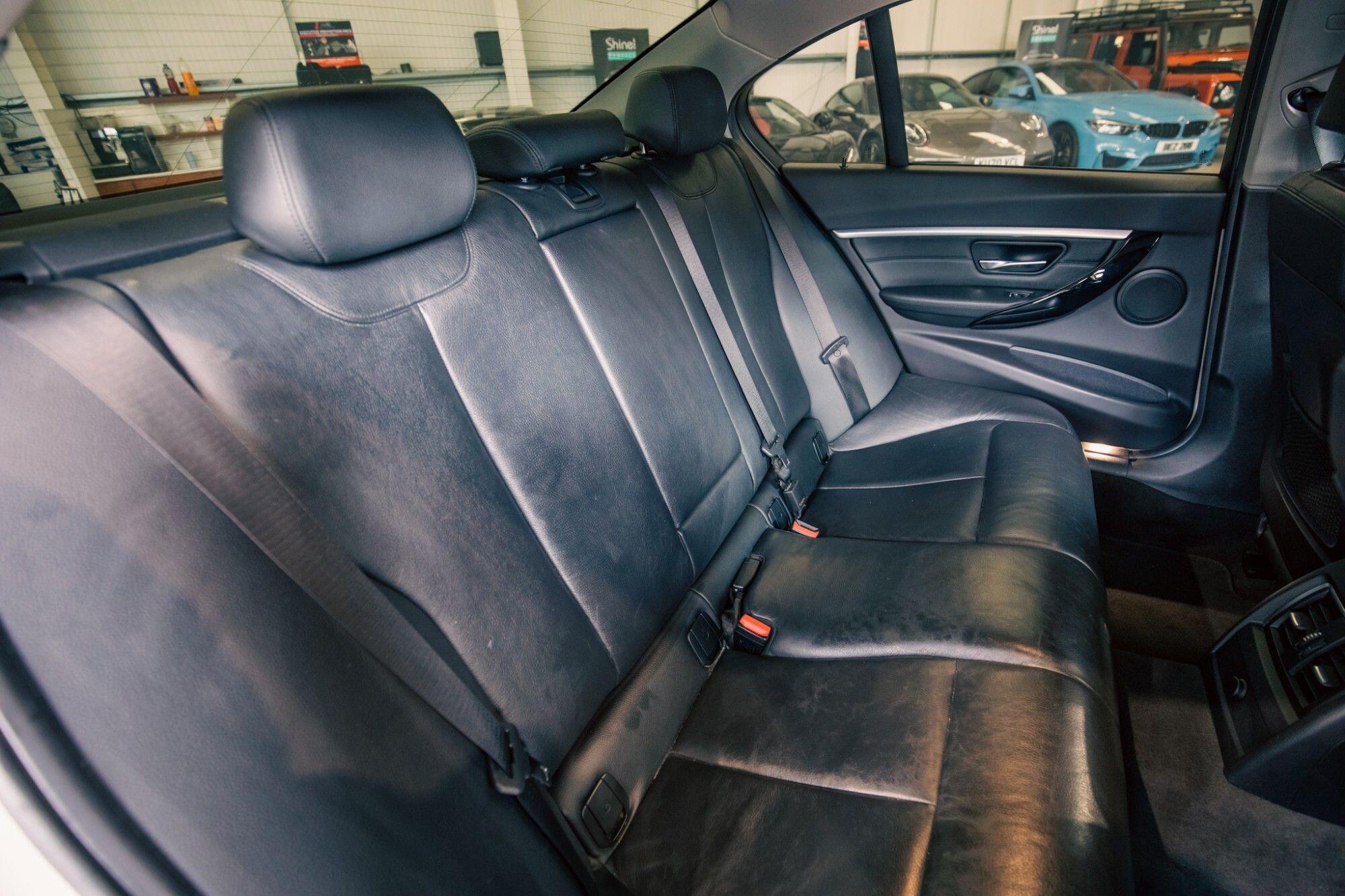 BMW 3 Series view 9