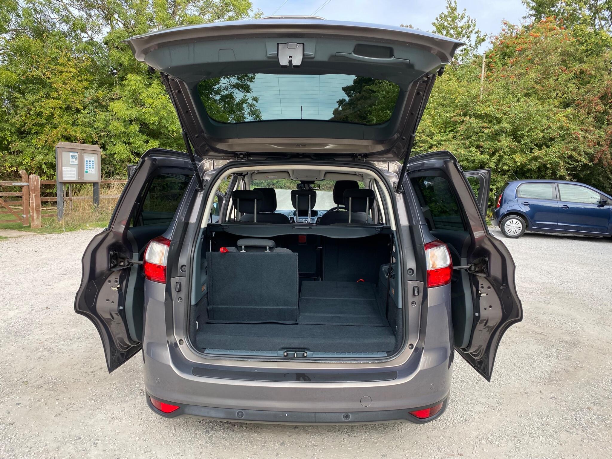 Ford Grand C-Max view 14