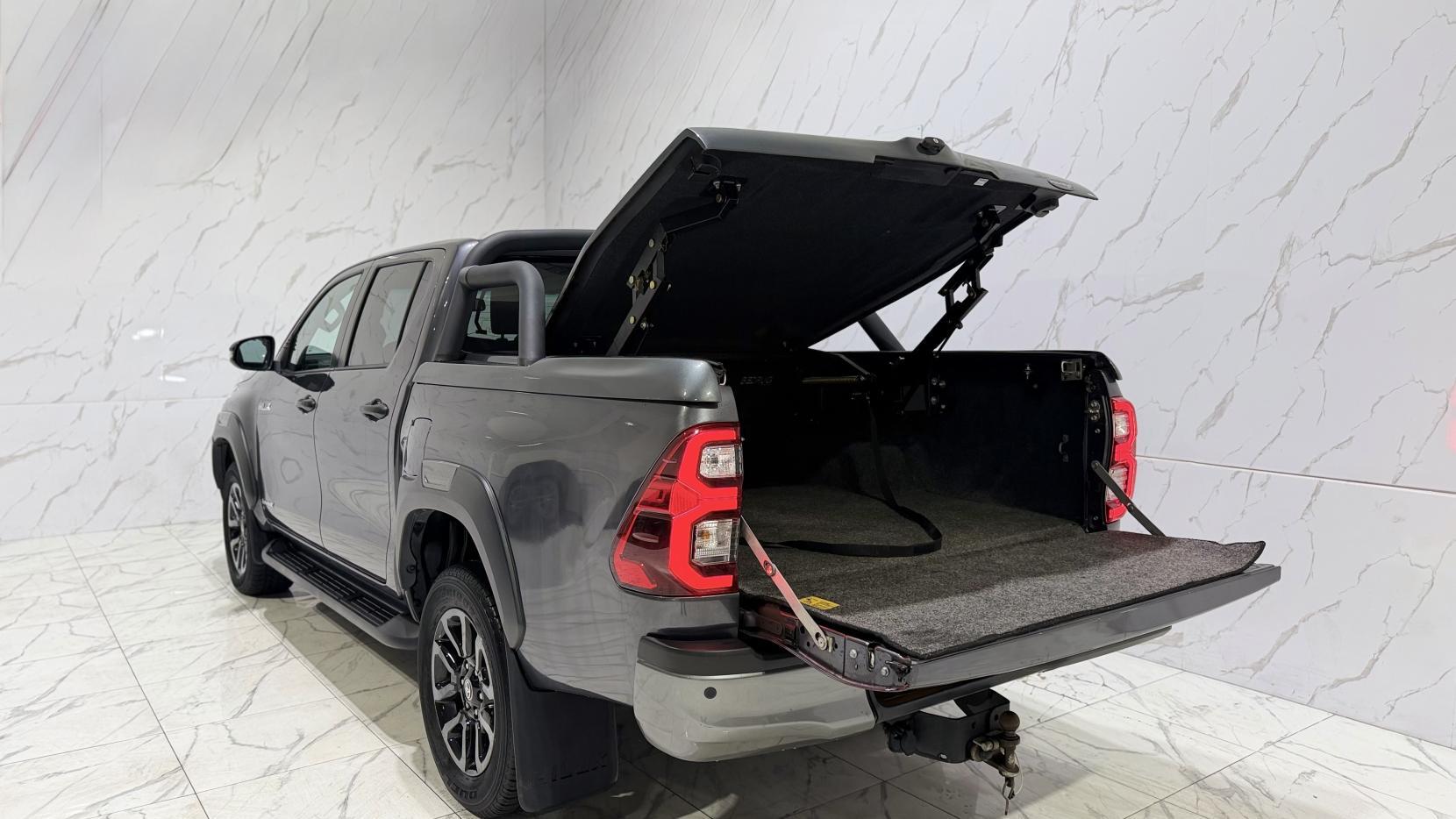 Toyota Hilux view 6