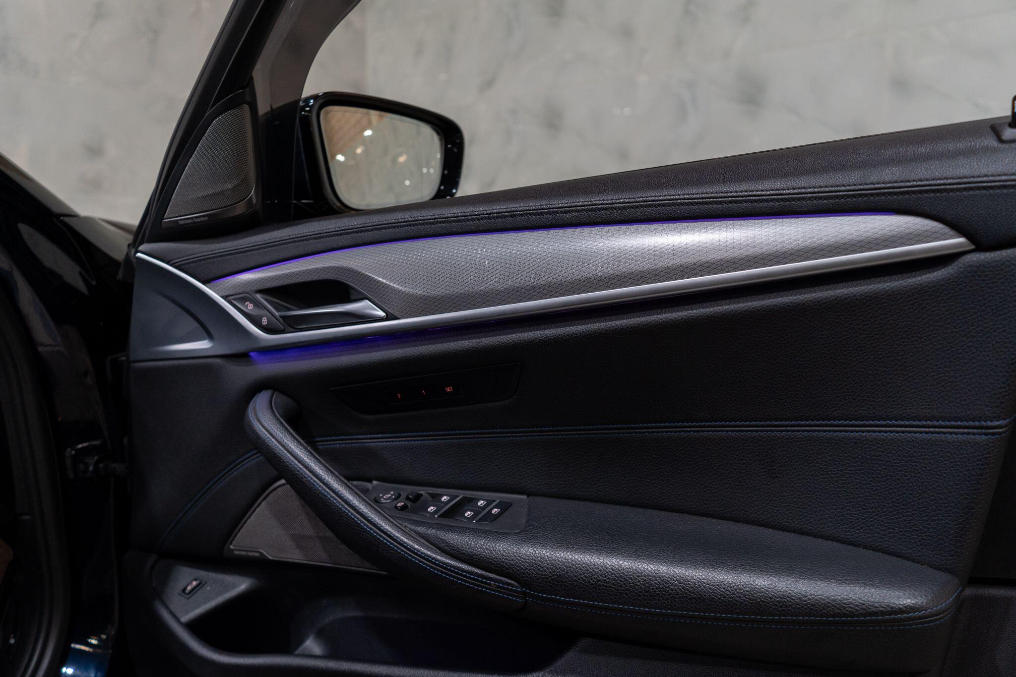BMW 5 Series view 17