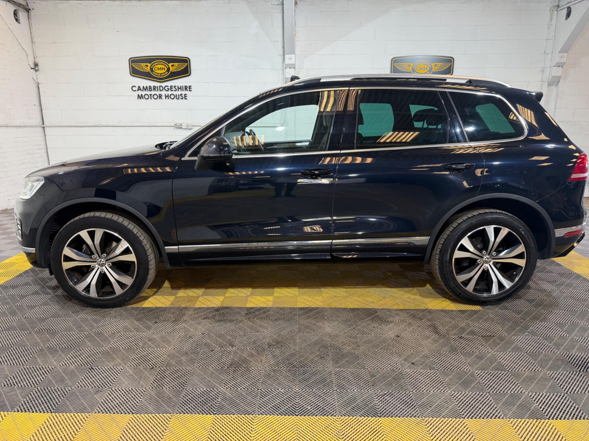 Volkswagen Touareg view 52