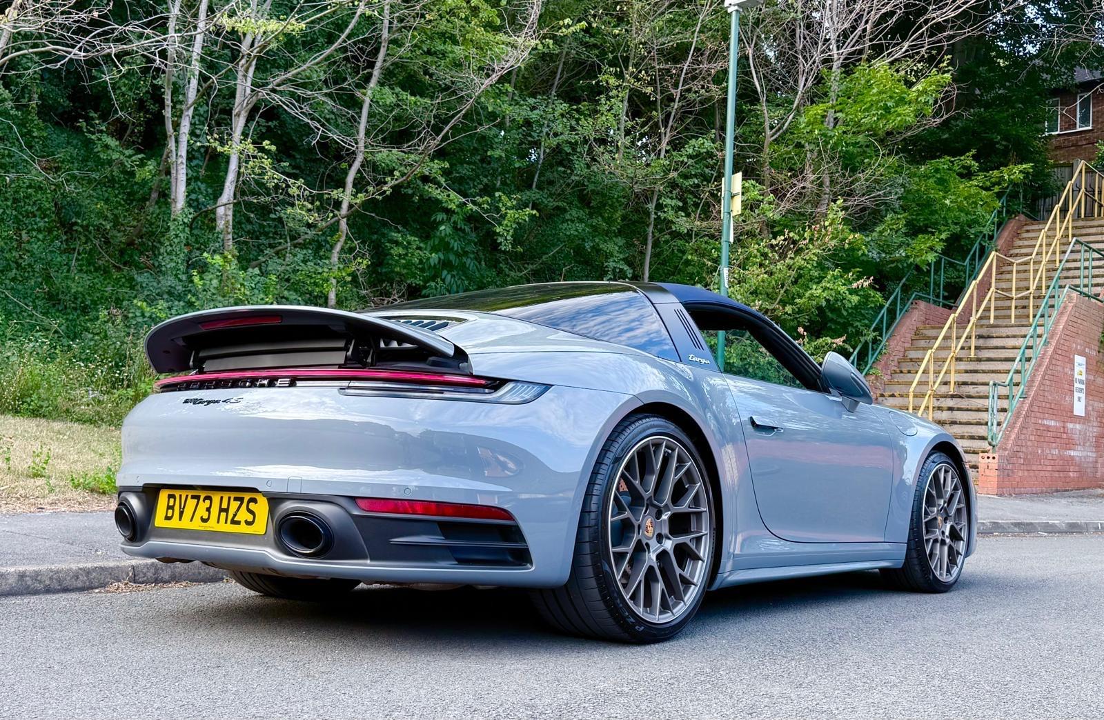 Porsche 911 view 36