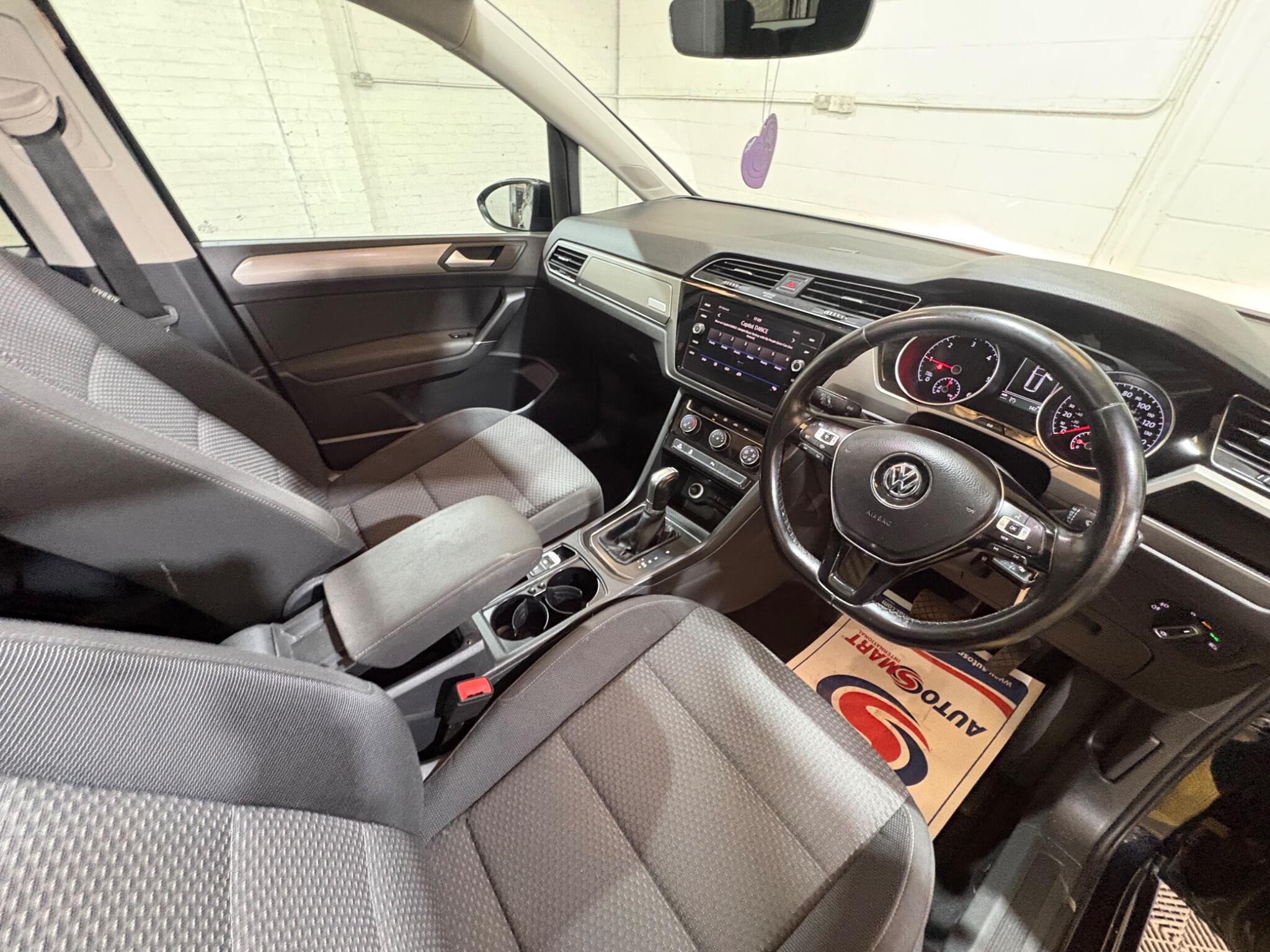 Volkswagen Touran view 37