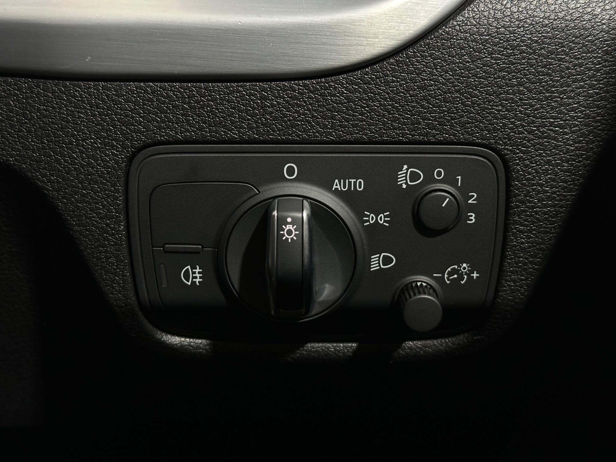 Audi Q2 view 18