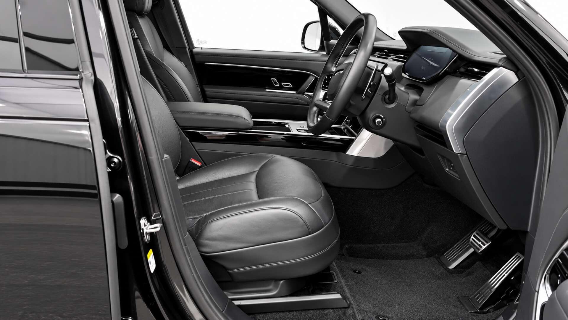 Land Rover Range Rover view 2