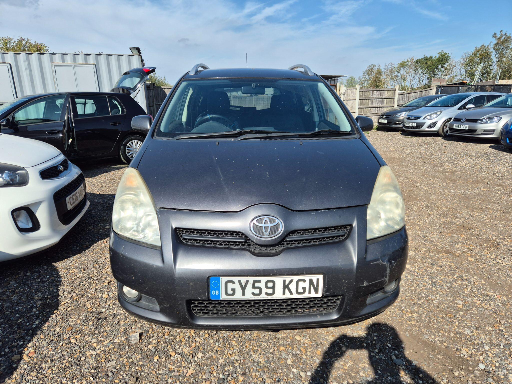 Toyota Corolla Verso view 2