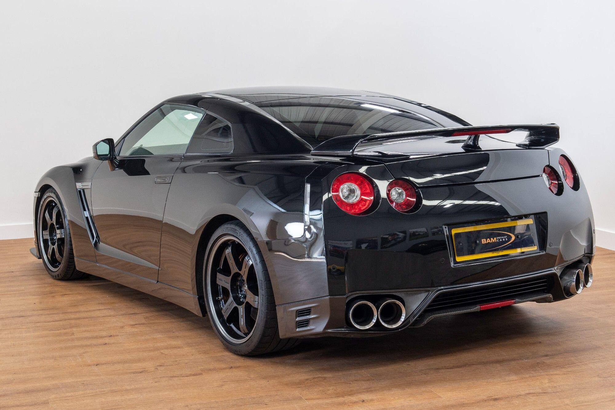 Nissan GT-R view 5