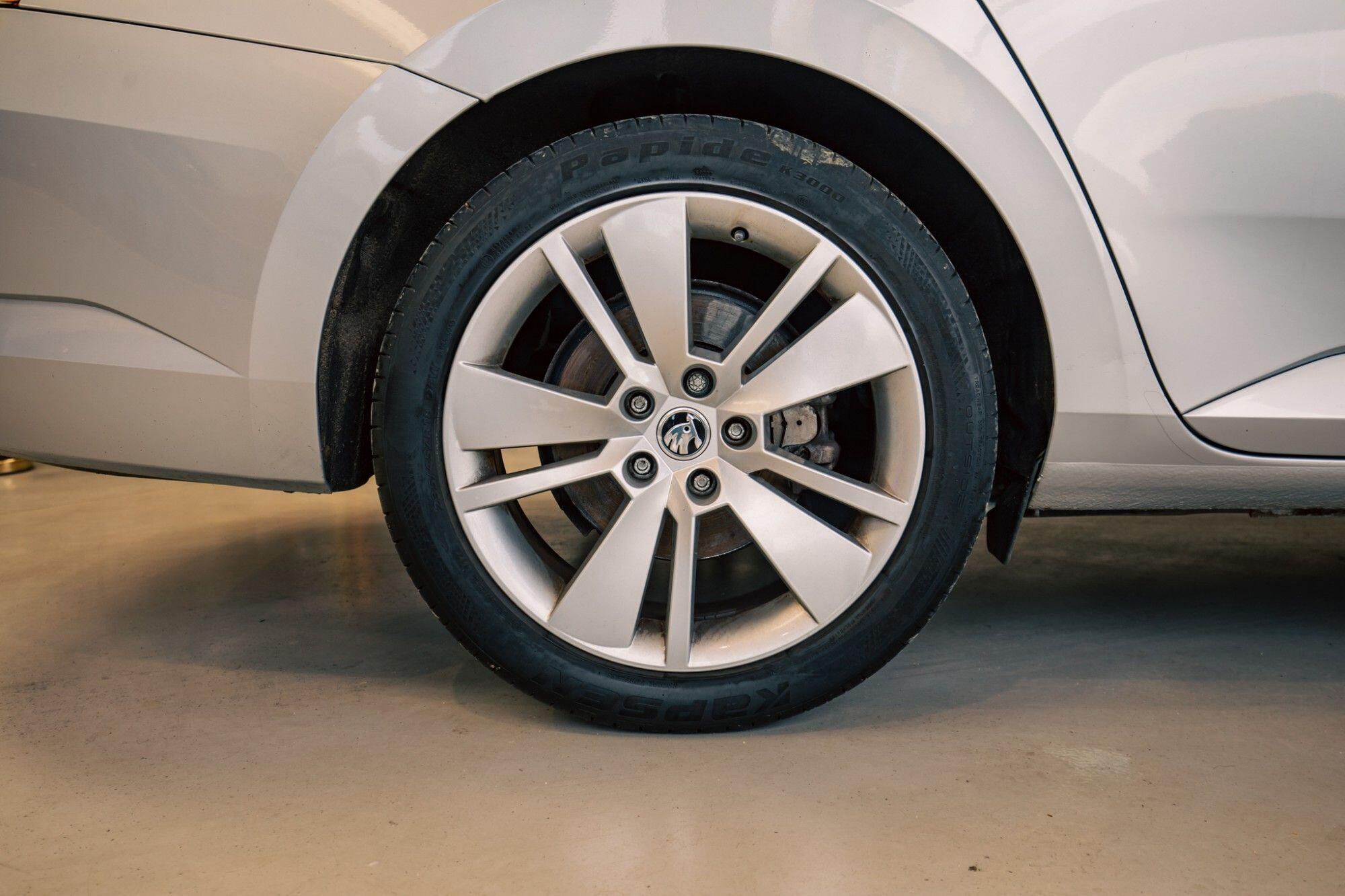 Skoda Superb view 7