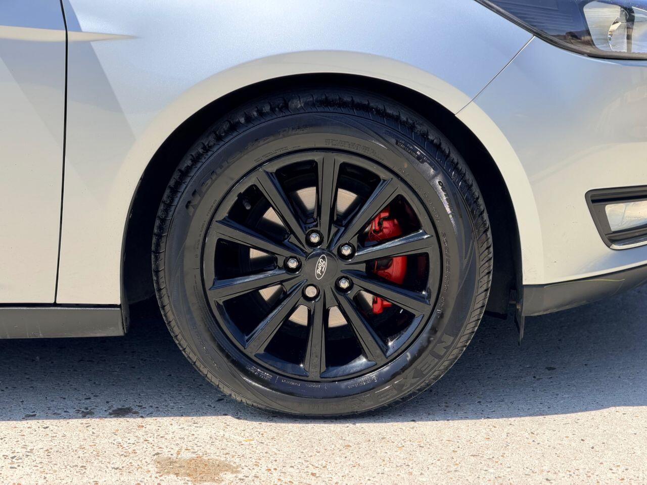 Ford Focus view 14