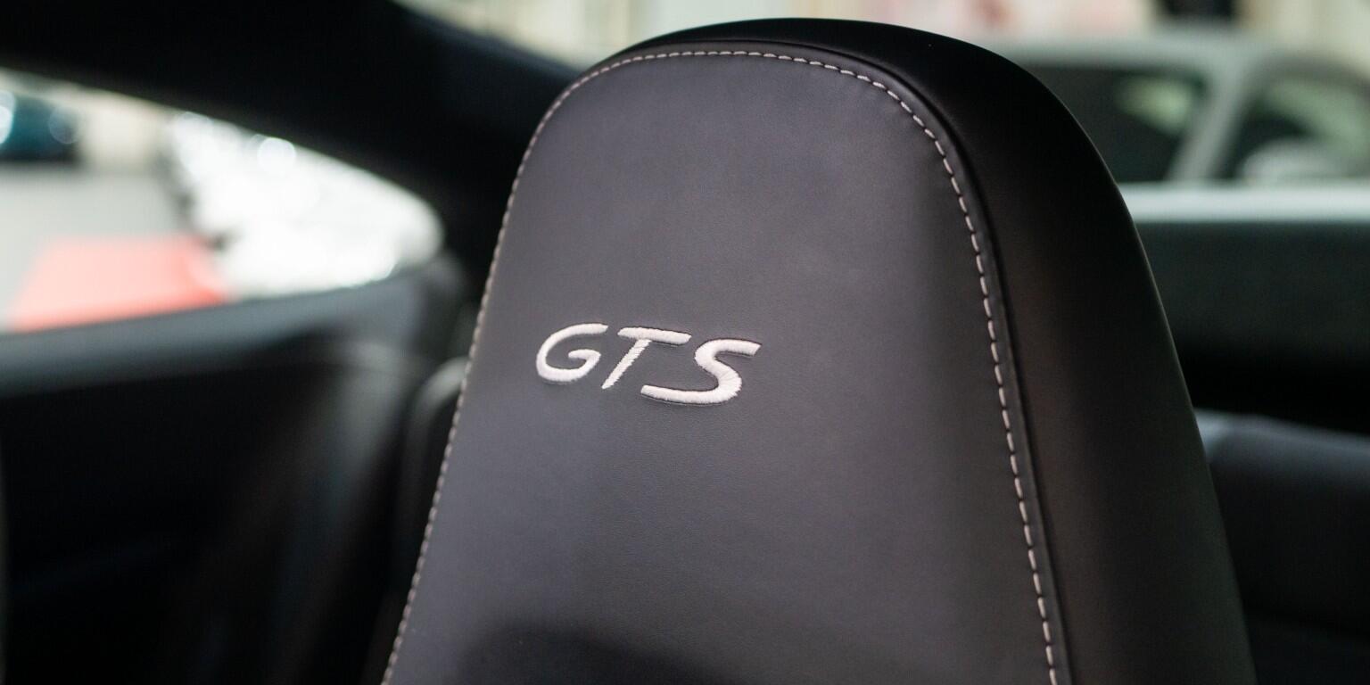 Porsche 911 view 36