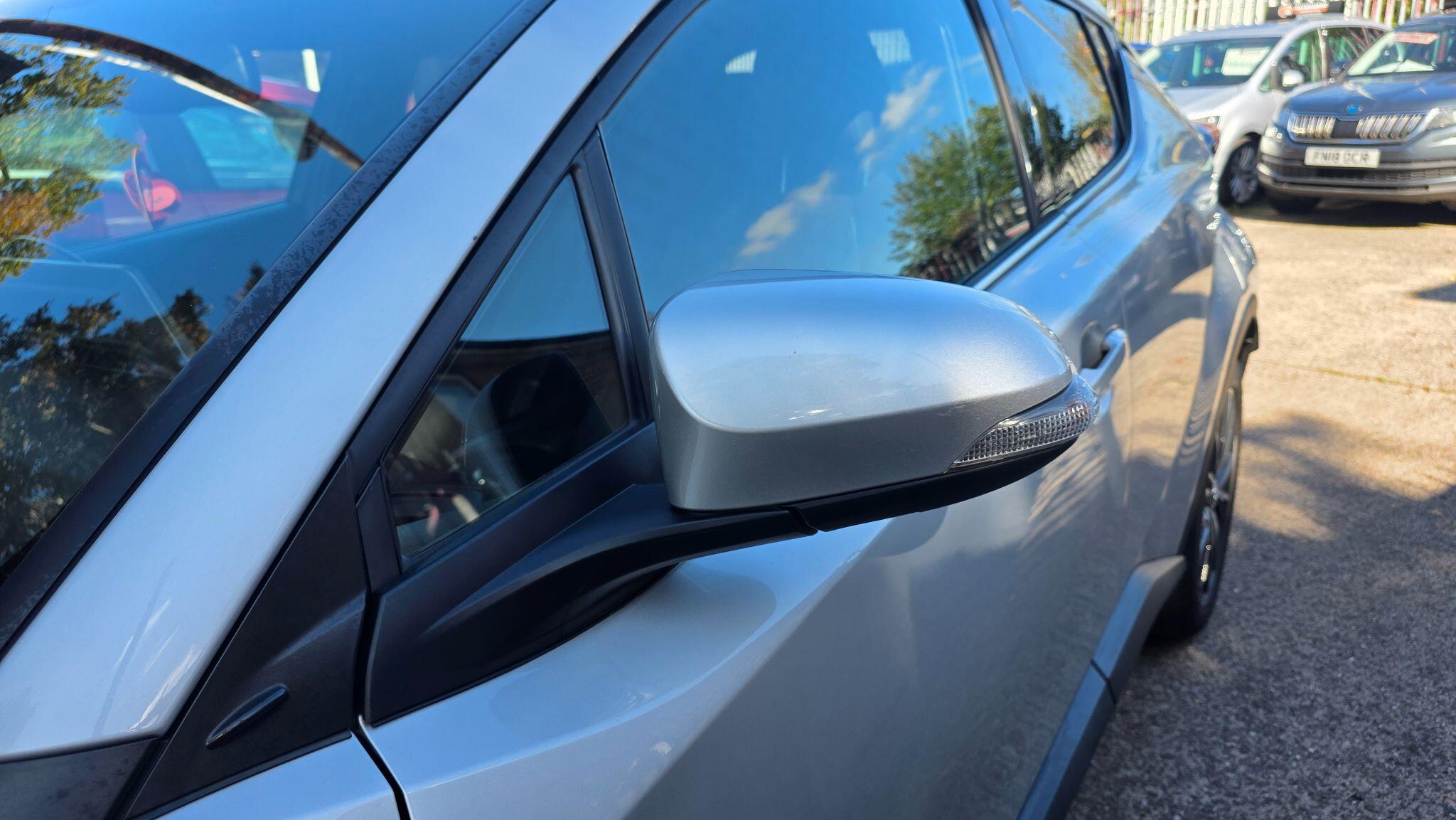 Toyota C-HR view 13
