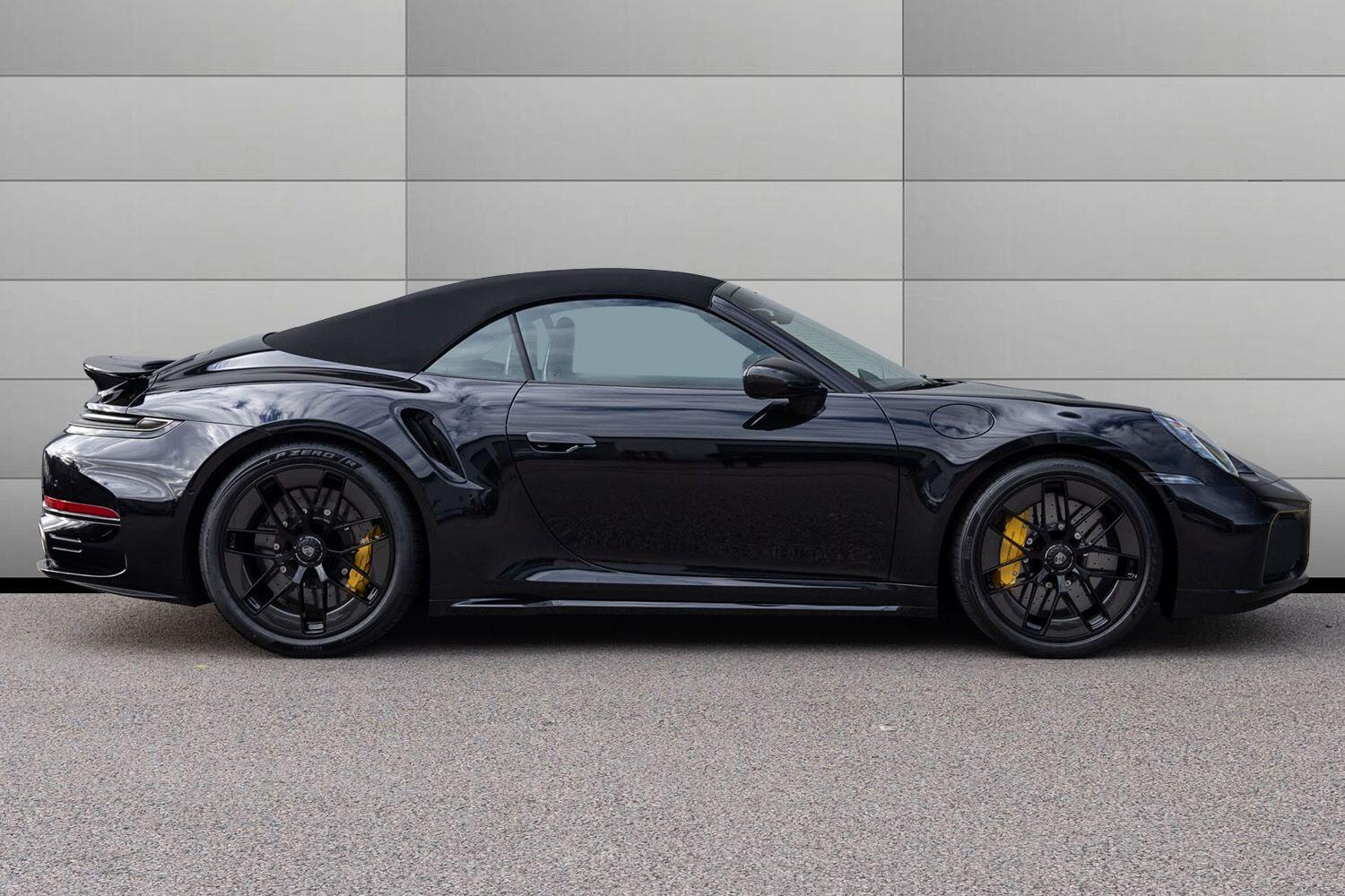 Porsche 911 view 5