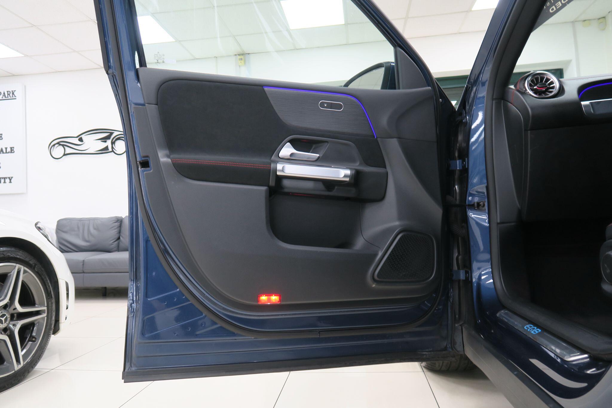 Mercedes-Benz EQB view 14