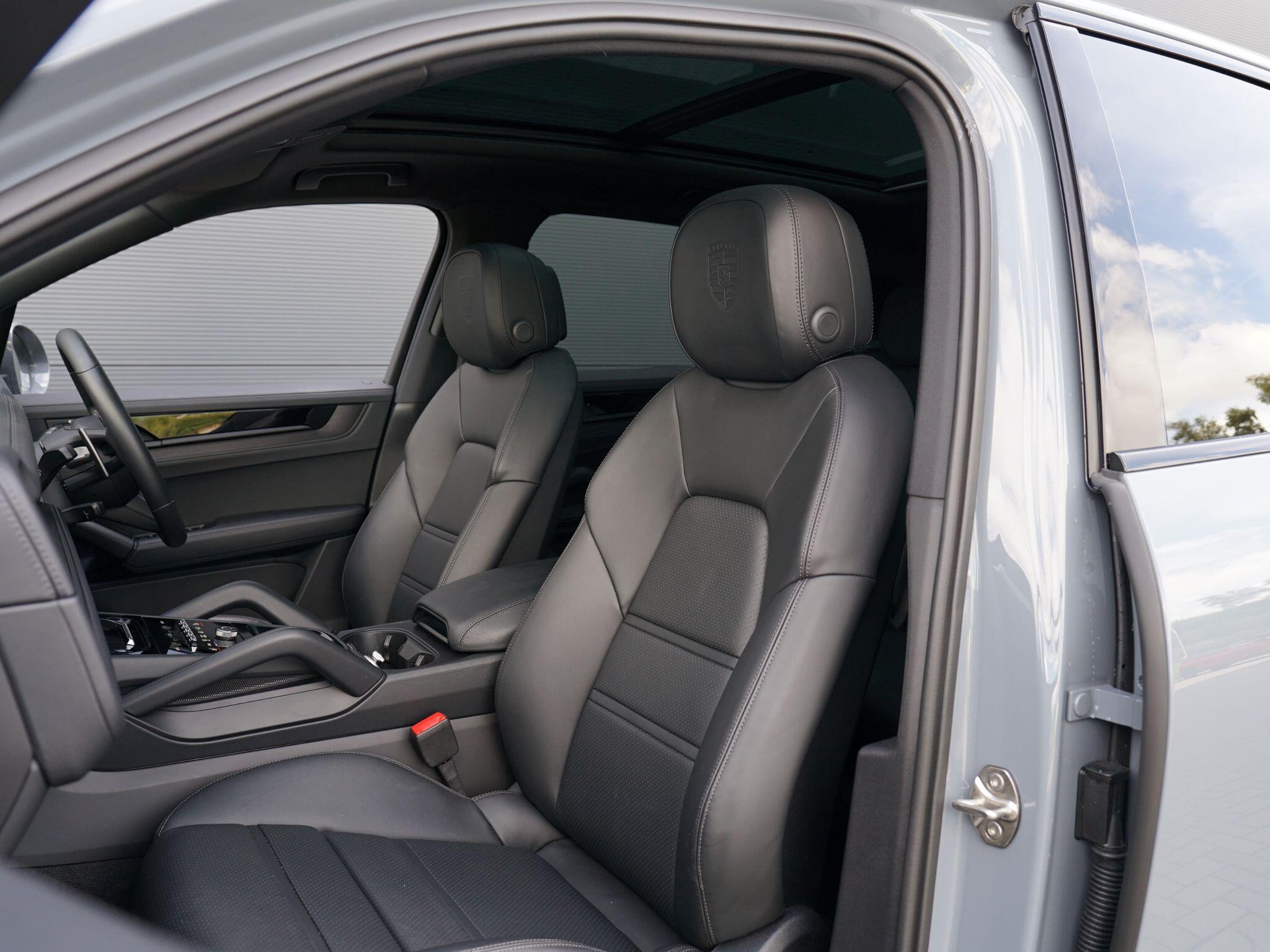 Porsche Cayenne view 103
