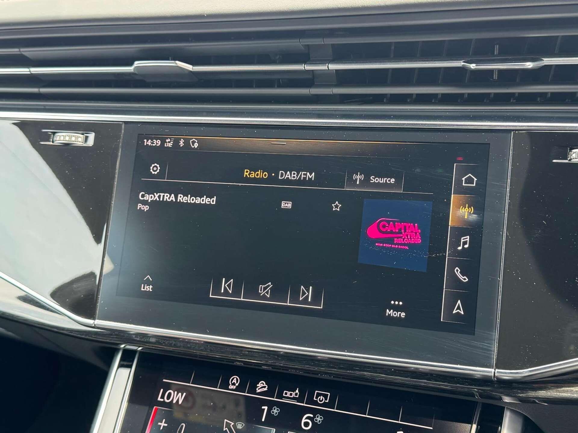 Audi Q8 view 32
