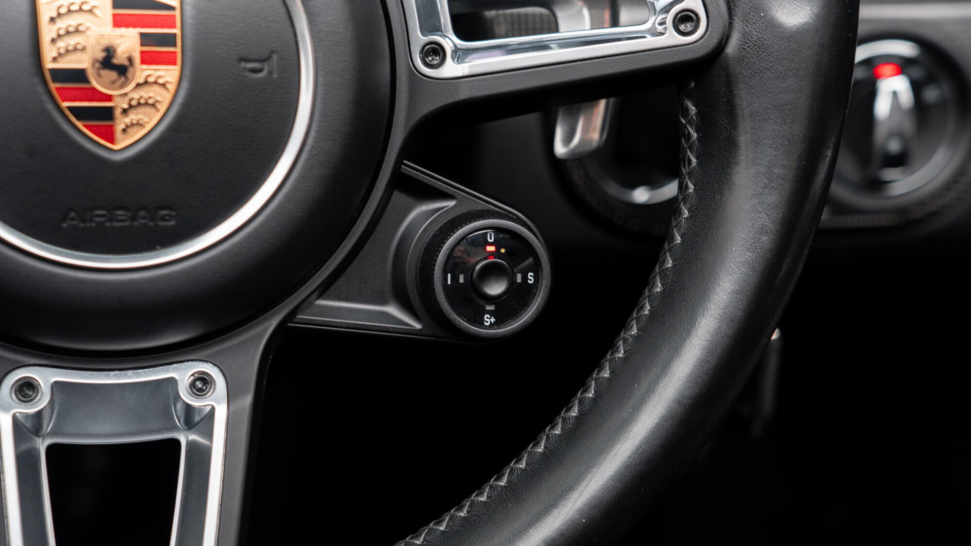 Porsche 911 view 28