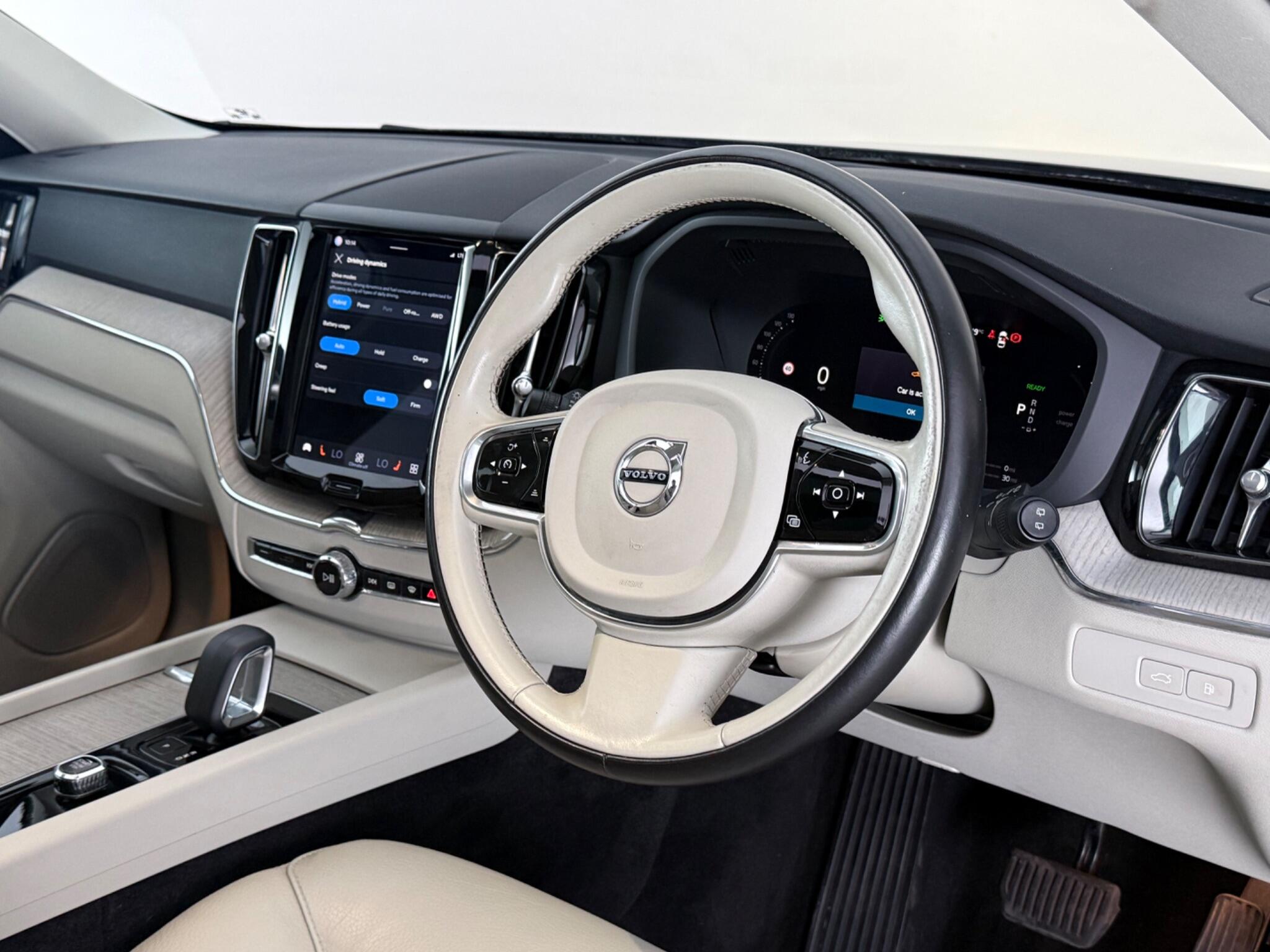 Volvo XC60 view 3