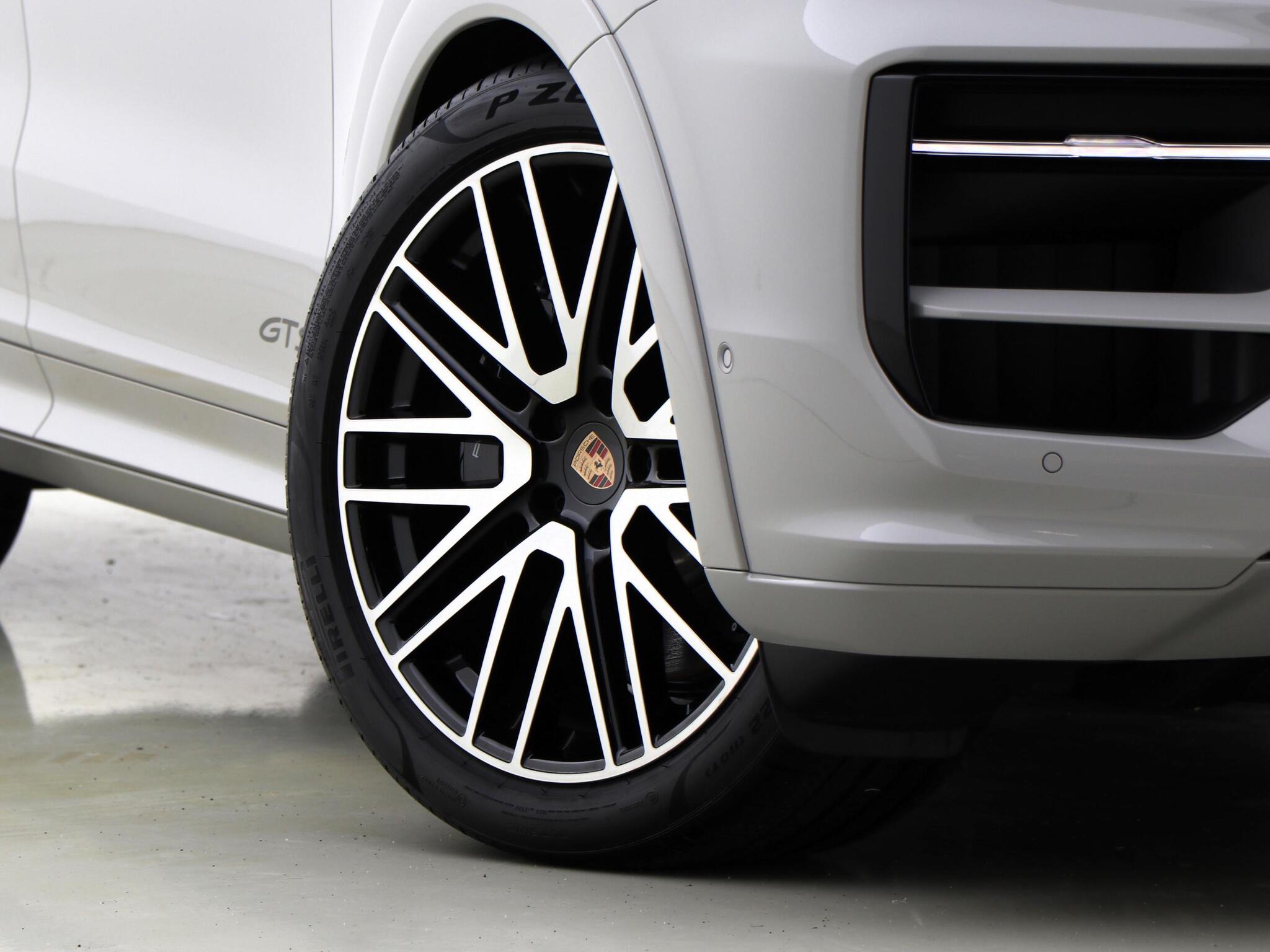Porsche Cayenne view 49