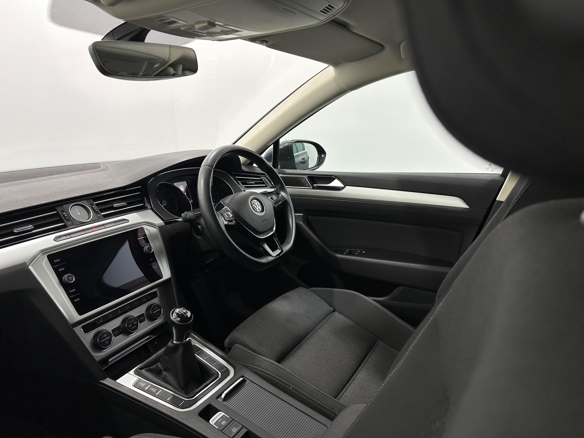 Volkswagen Passat view 31
