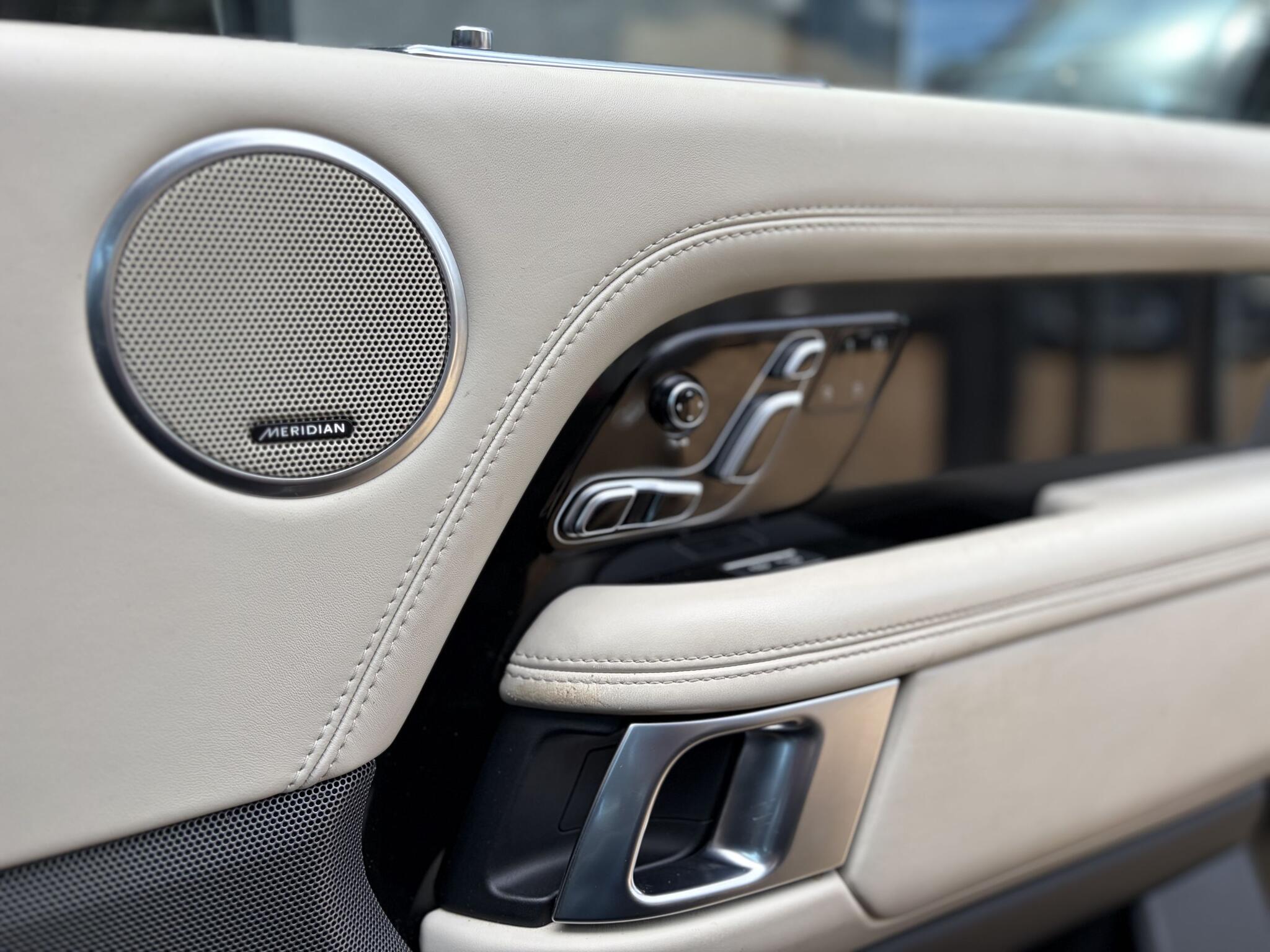 Land Rover Range Rover view 27