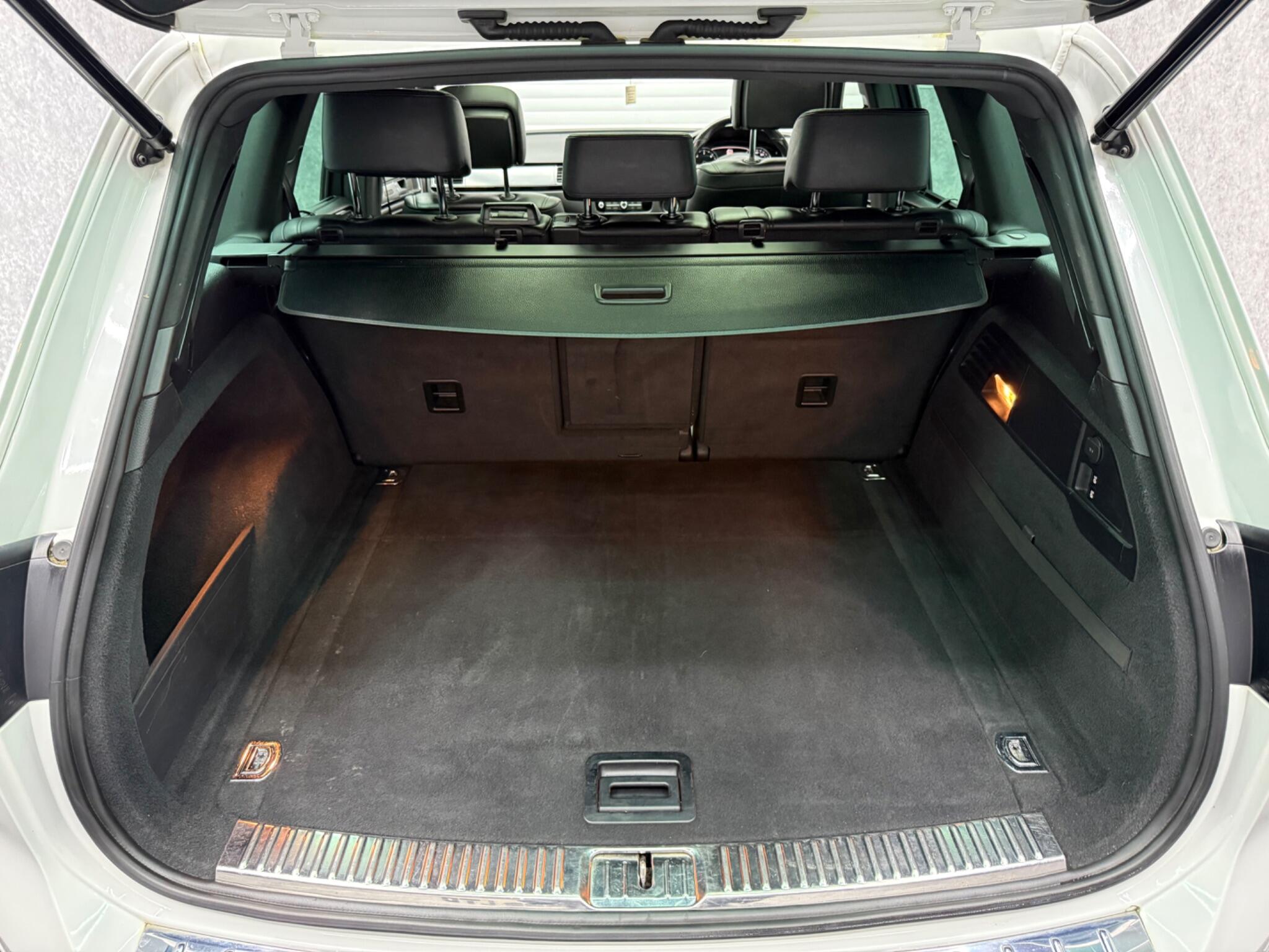 Volkswagen Touareg view 25