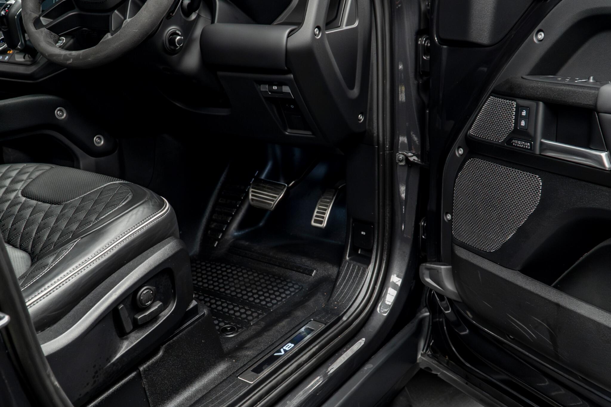 Land Rover Defender view 45