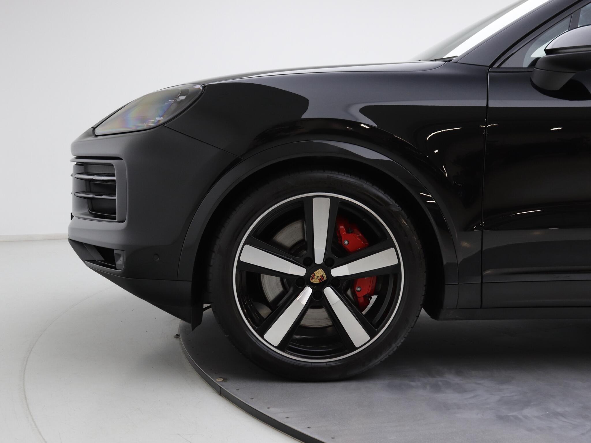 Porsche Cayenne view 22