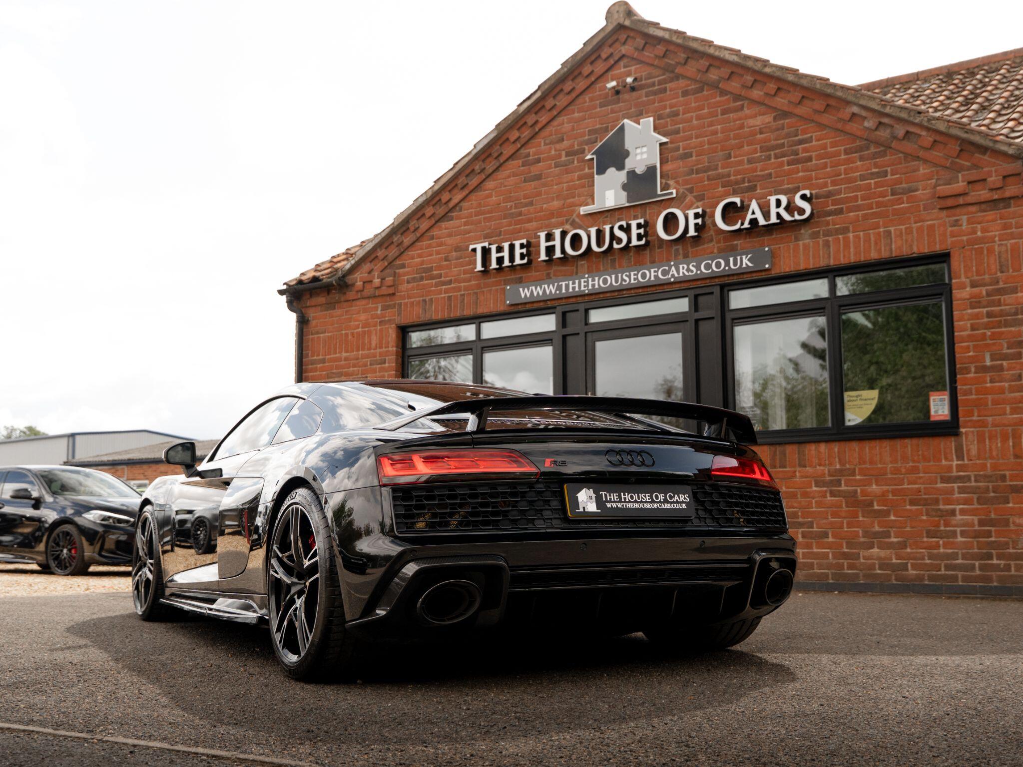 Audi R8 view 4