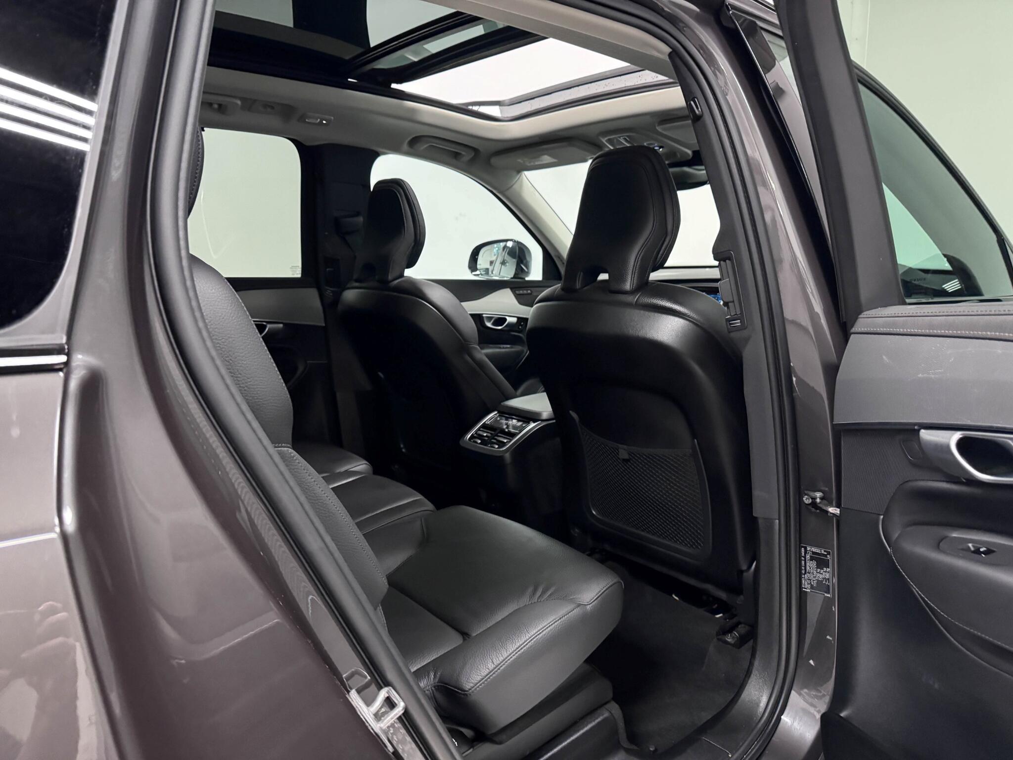 Volvo XC90 view 14
