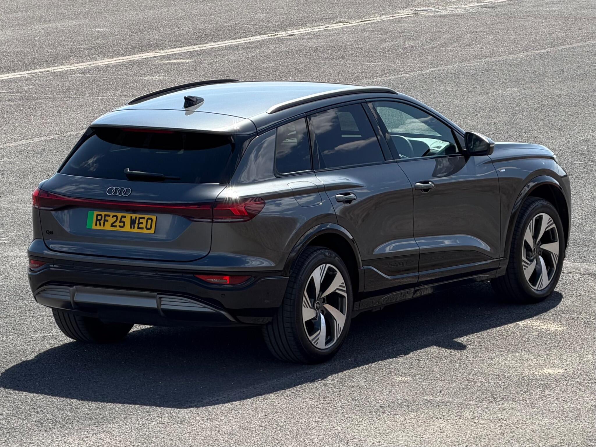 Audi E-Tron view 50
