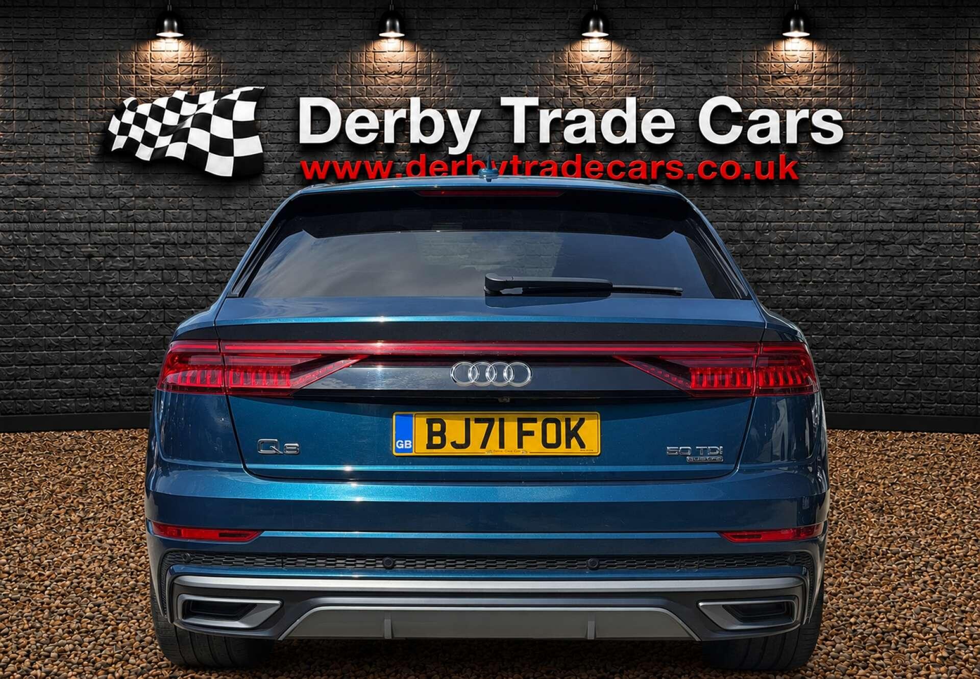 Audi Q8 view 11