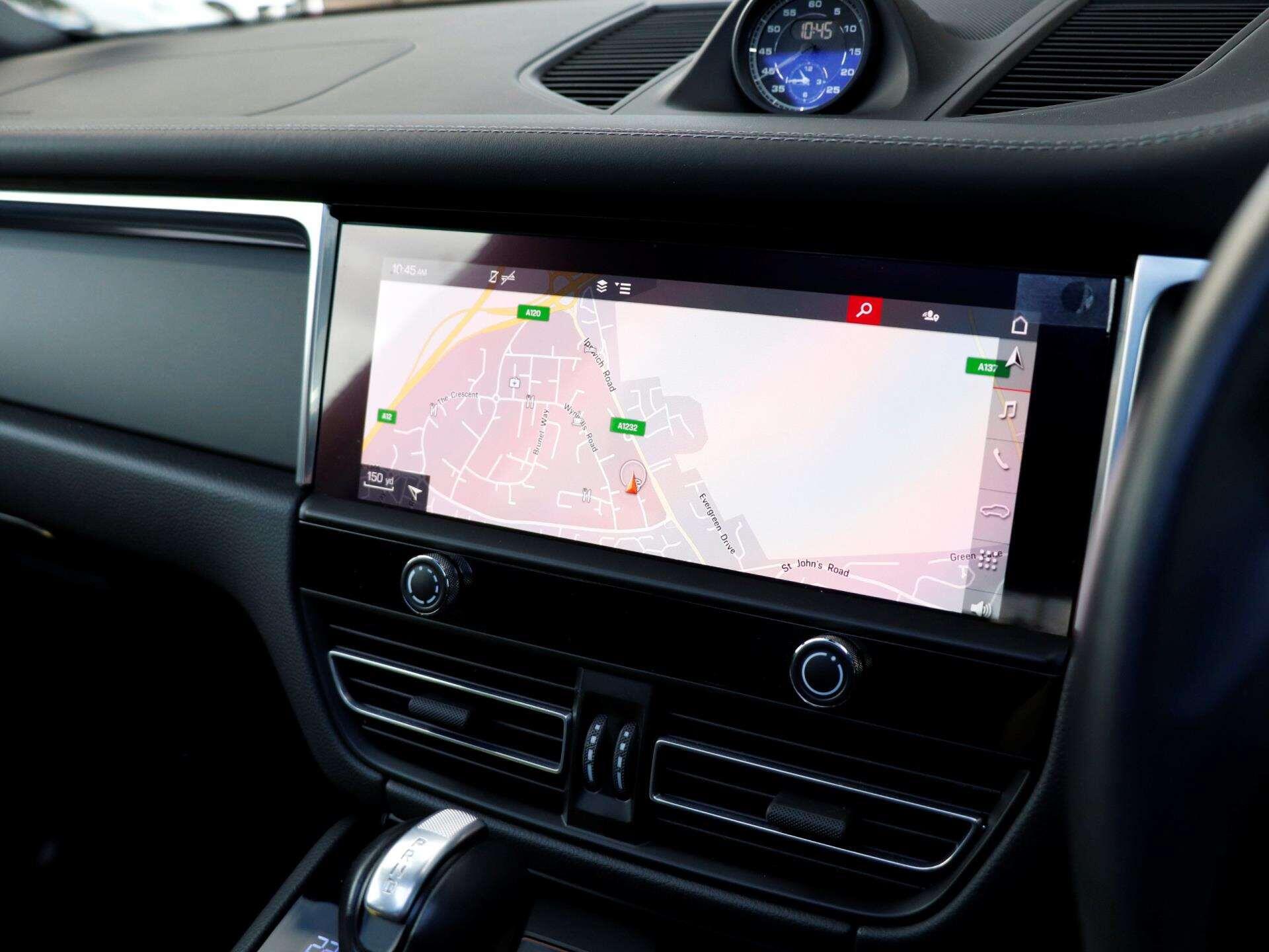 Porsche Macan view 15