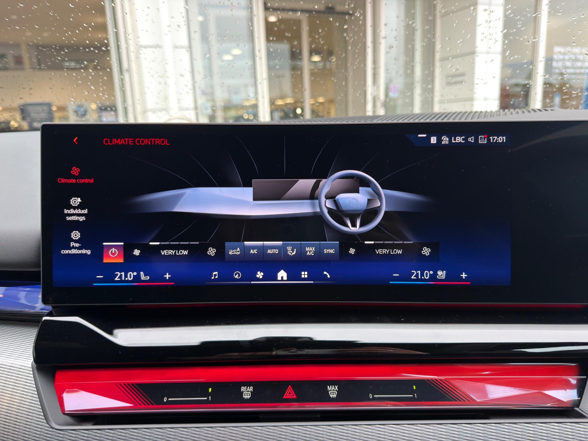 BMW 5 Series view 18