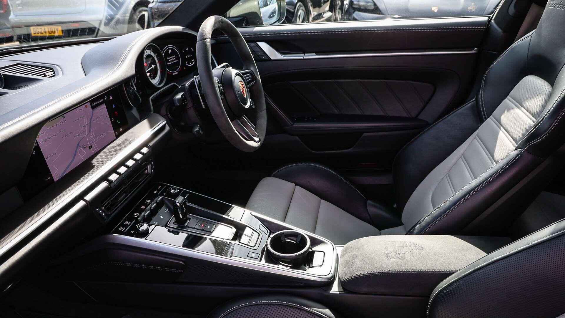 Porsche 911 view 11