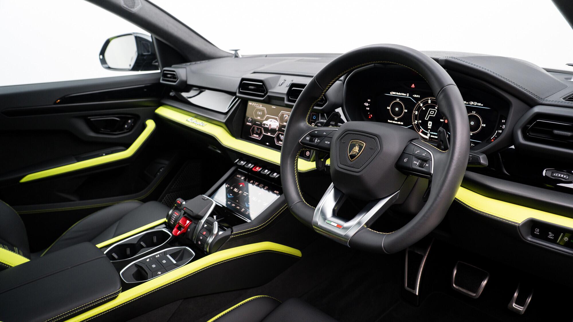 Lamborghini Urus view 40