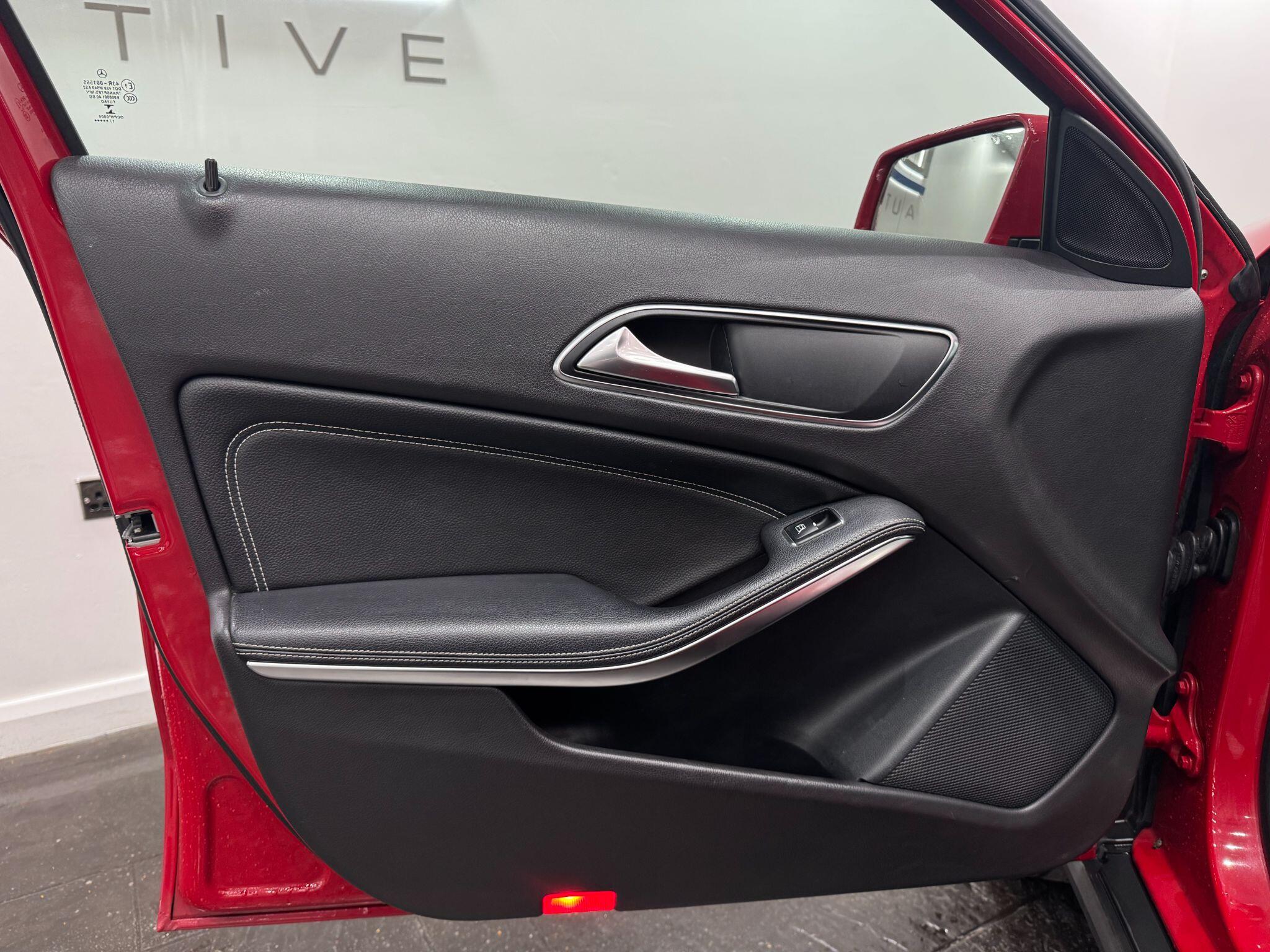 Mercedes-Benz GLA view 49